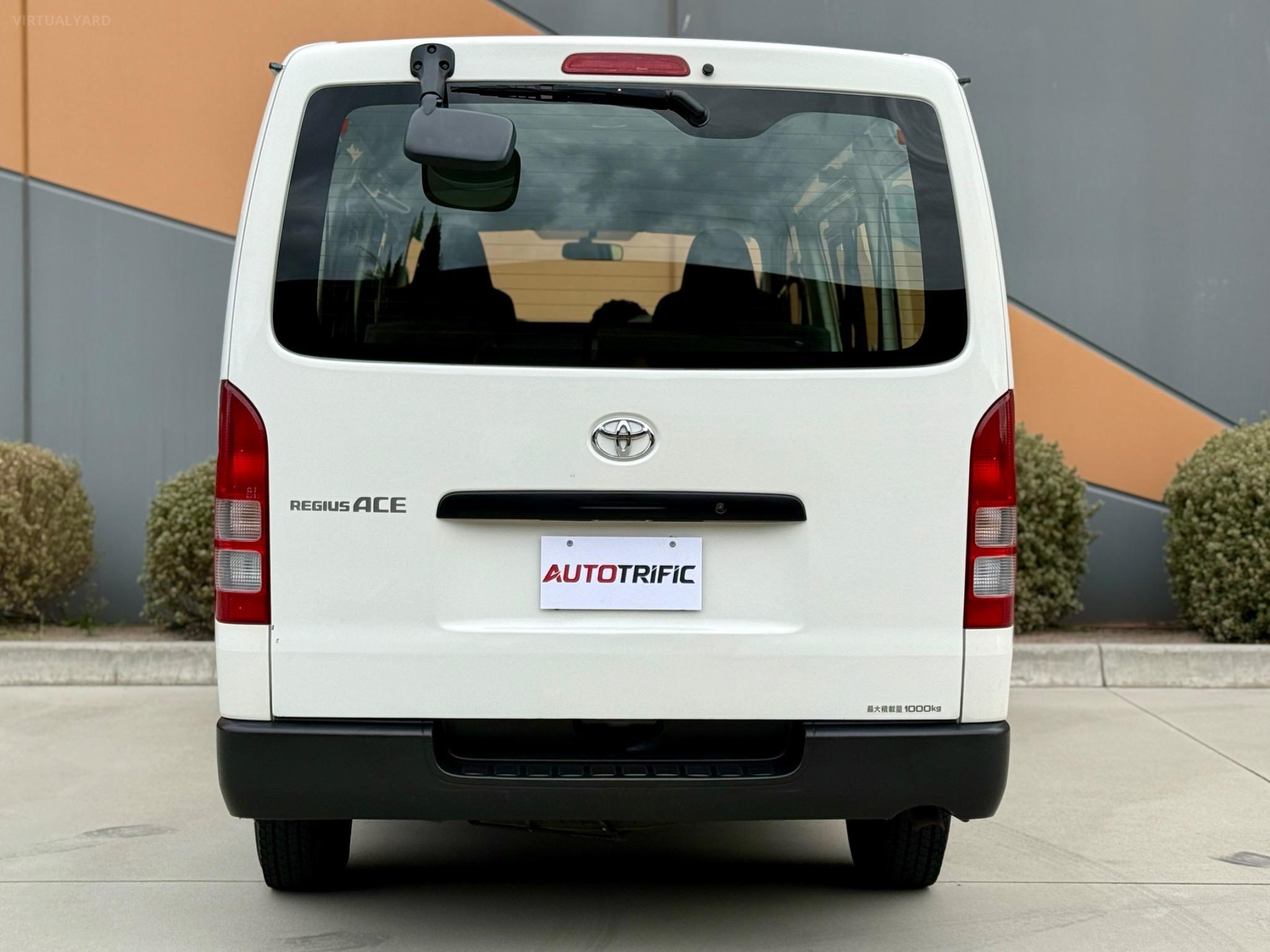 TOYOTA HIACE 4WD