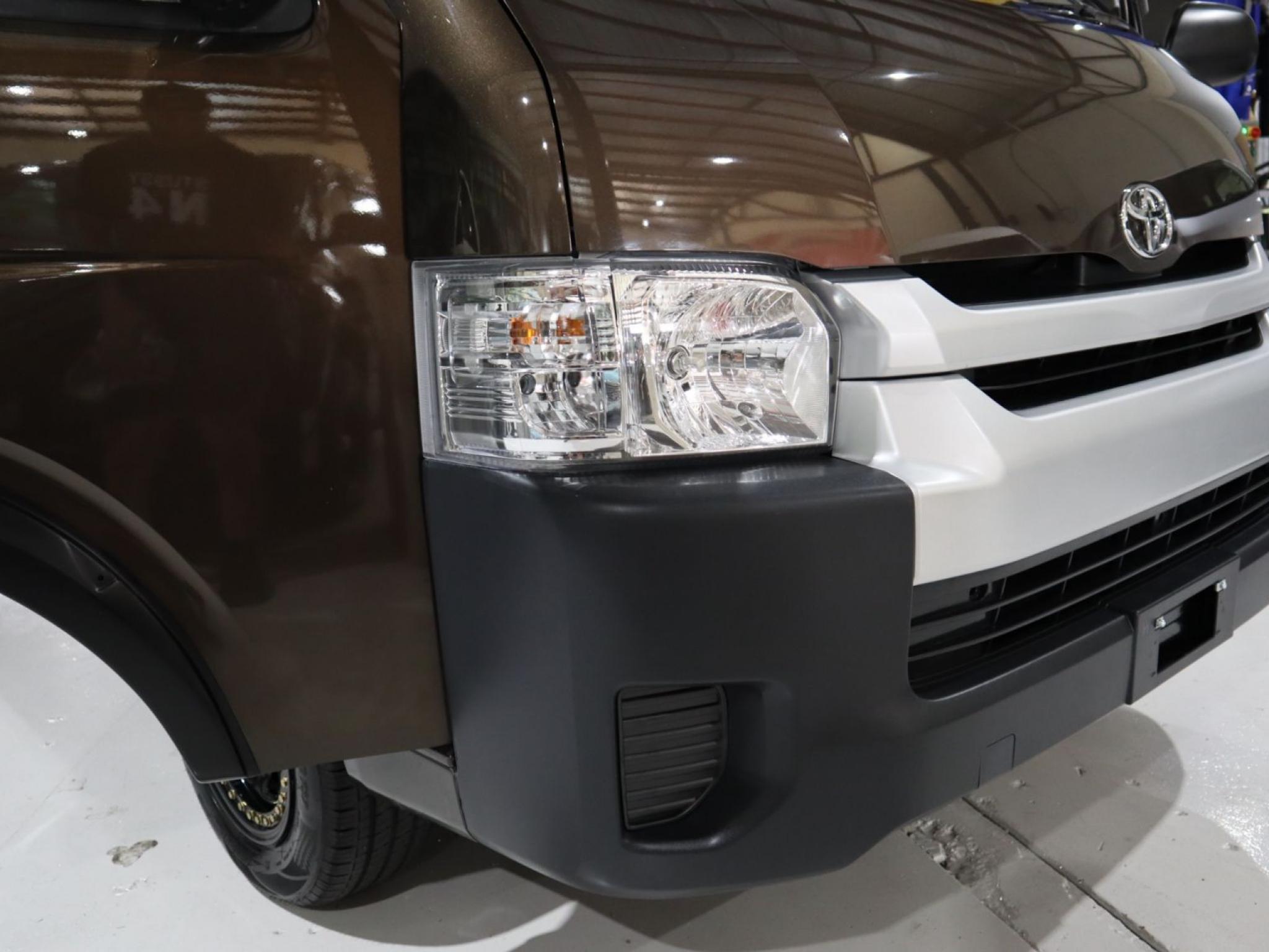 TOYOTA HIACE