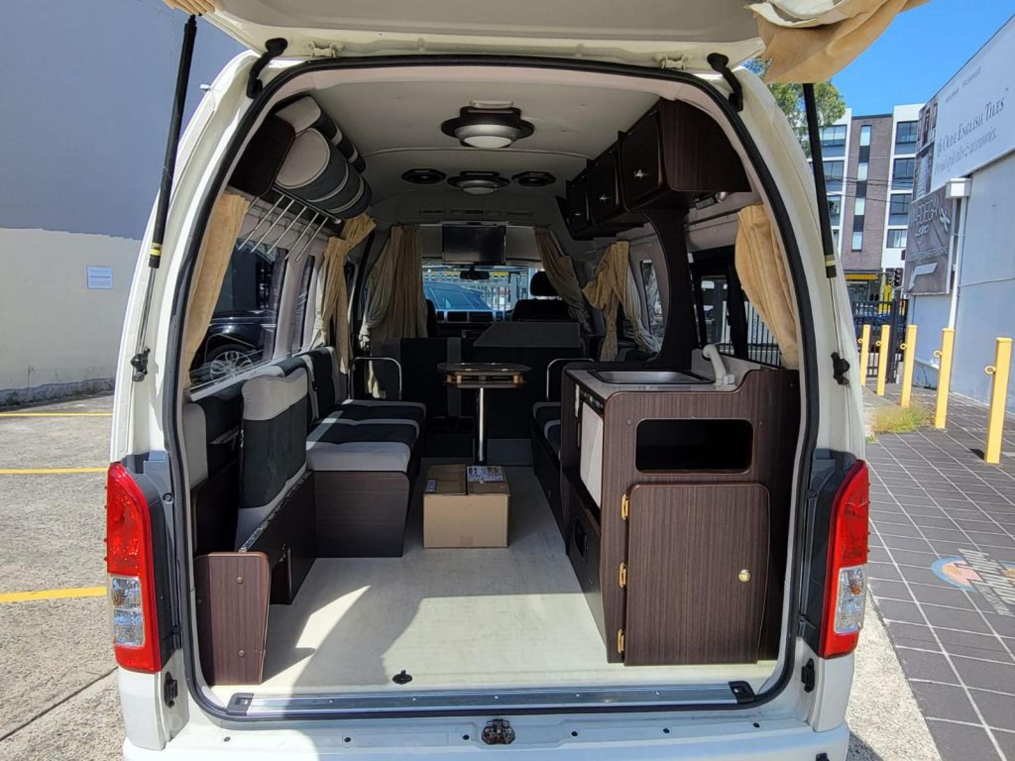 TOYOTA HIACE CAMPER SUPER GL