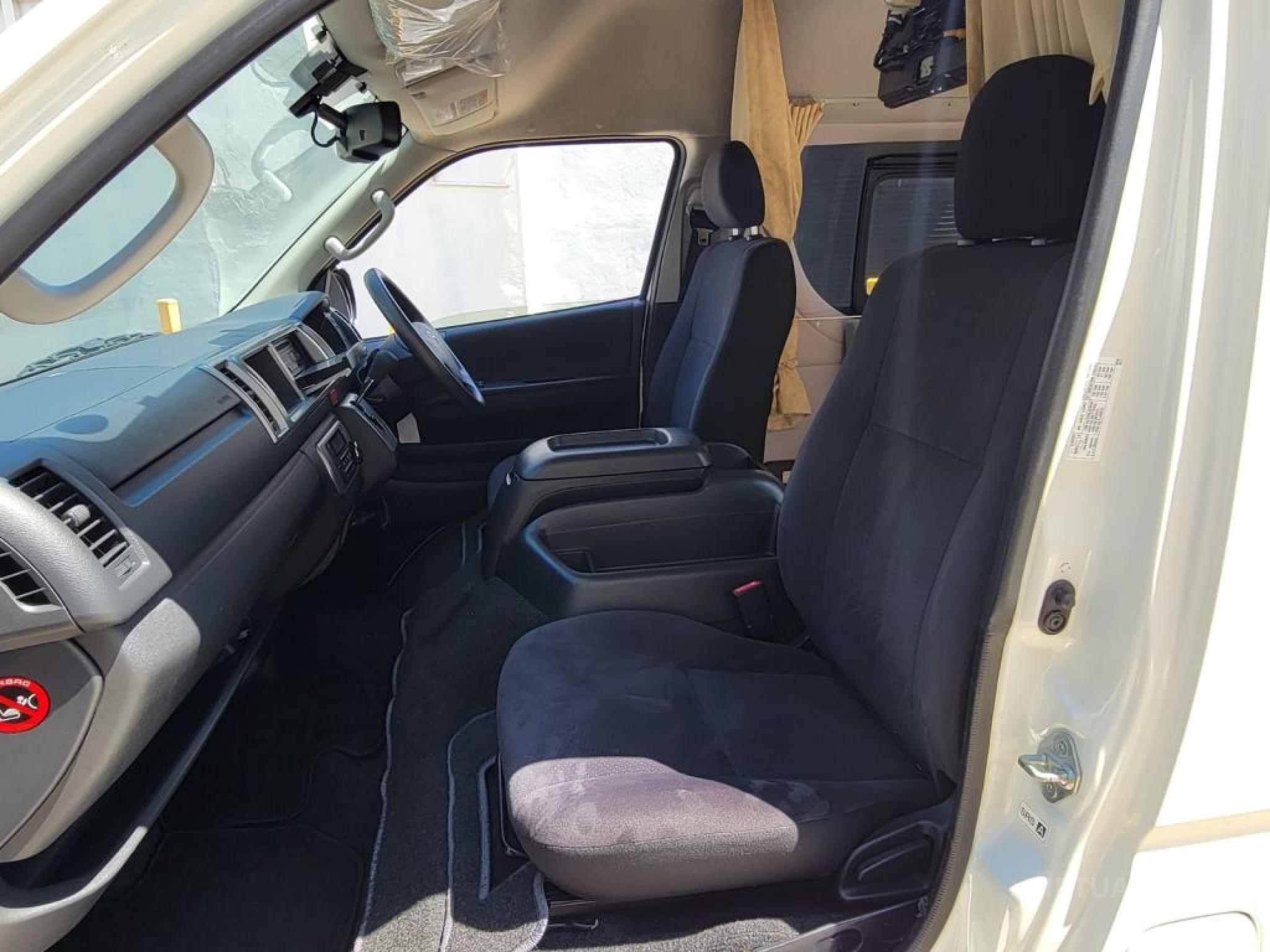 TOYOTA HIACE CAMPER SUPER GL