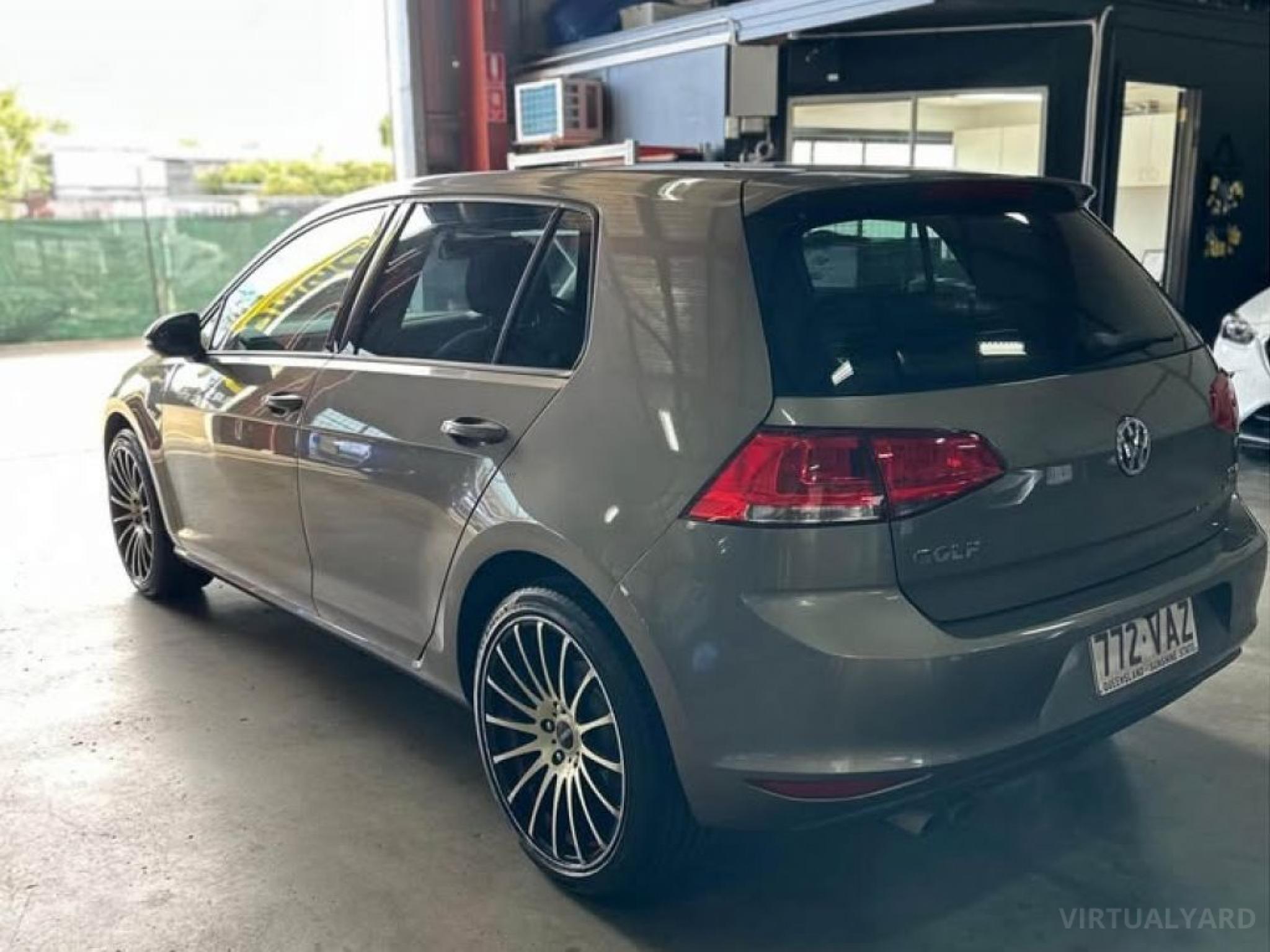 VOLKSWAGEN GOLF