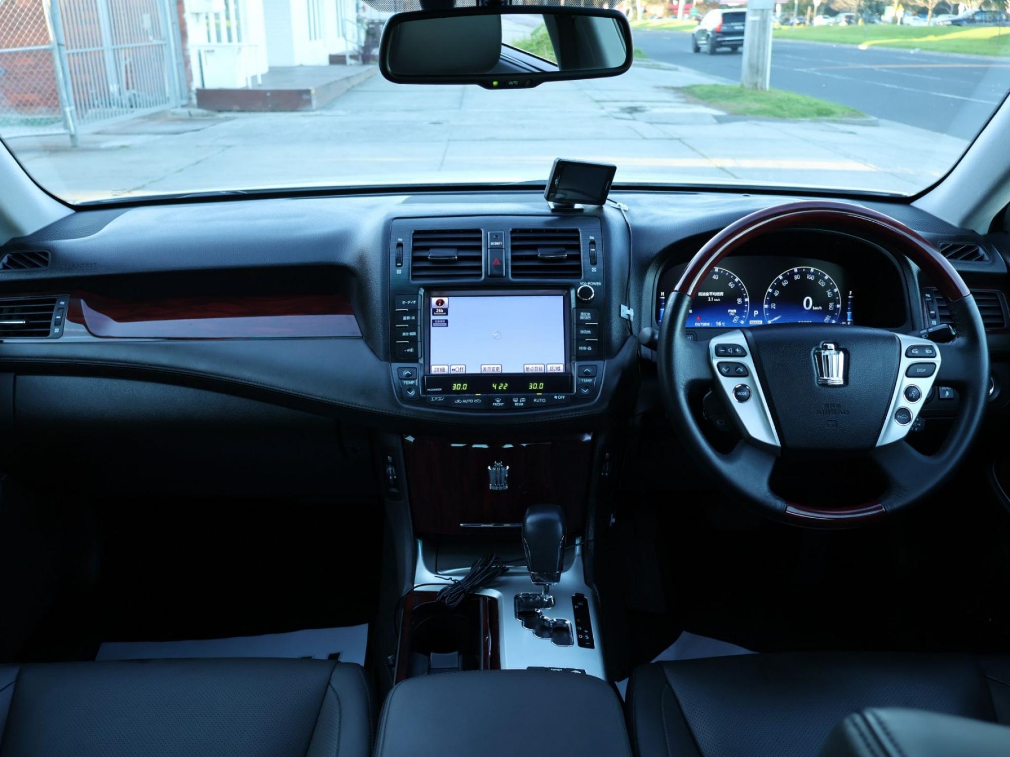 TOYOTA CROWN