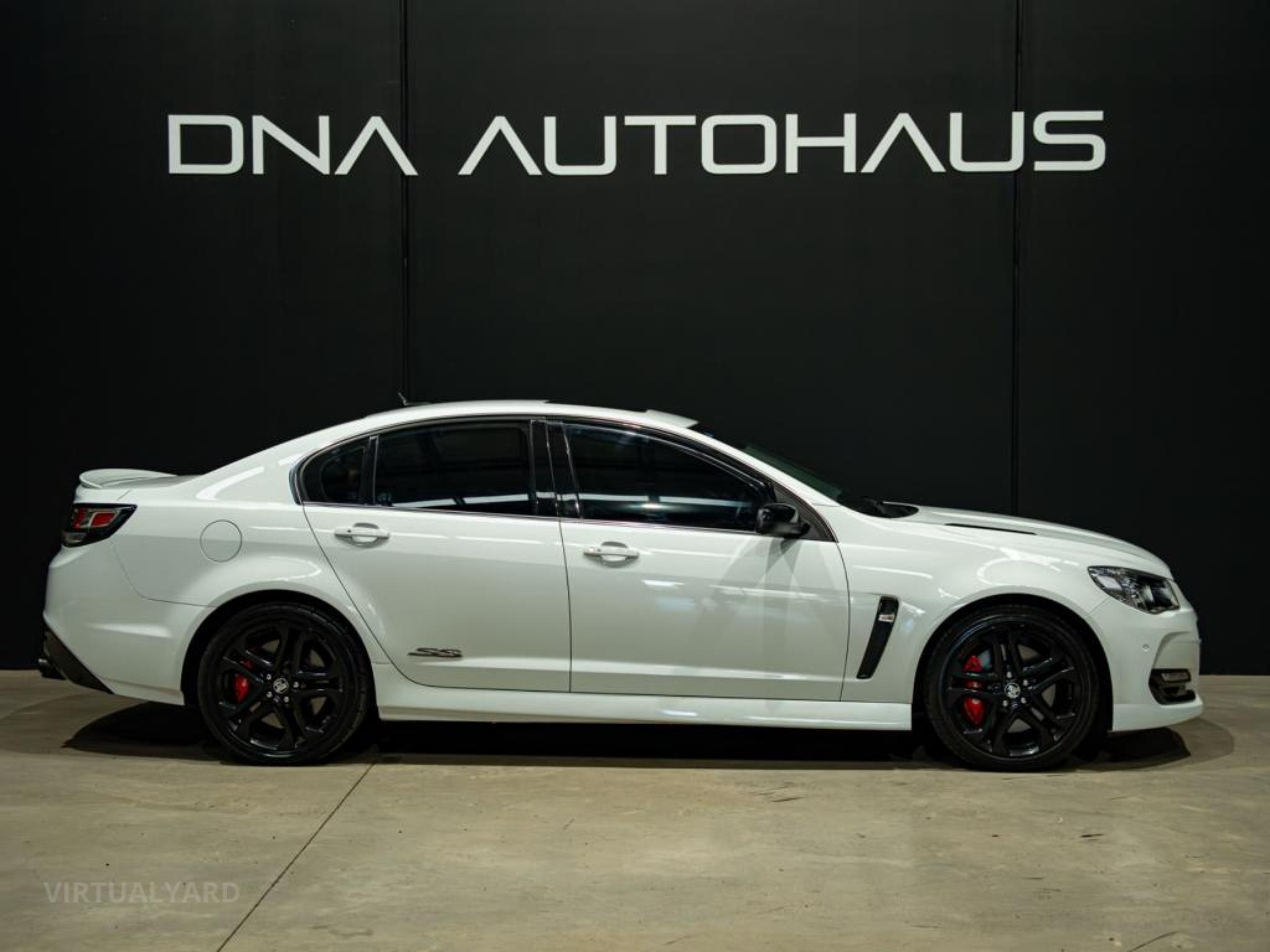 HOLDEN COMMODORE