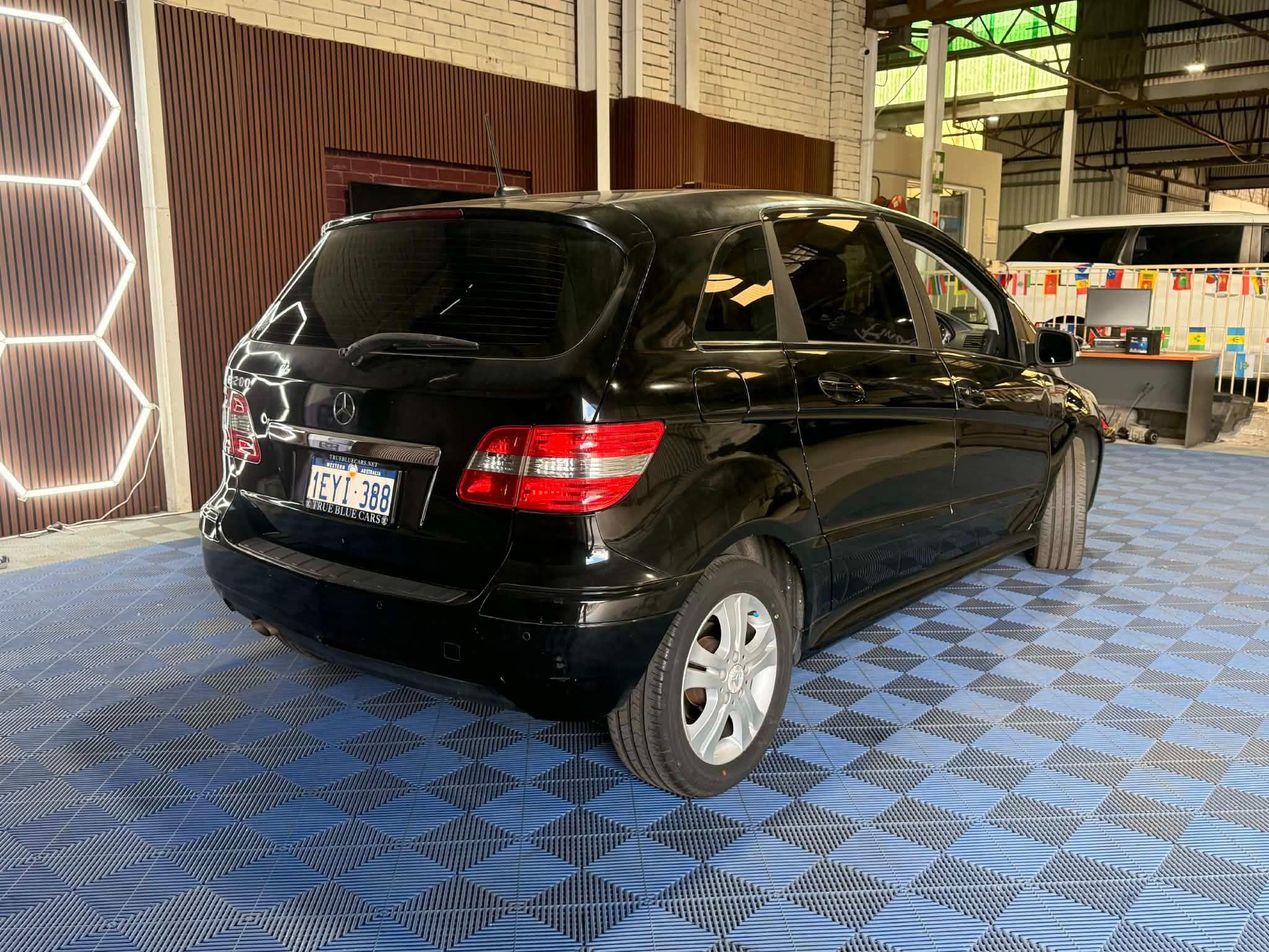 MERCEDES-BENZ B200