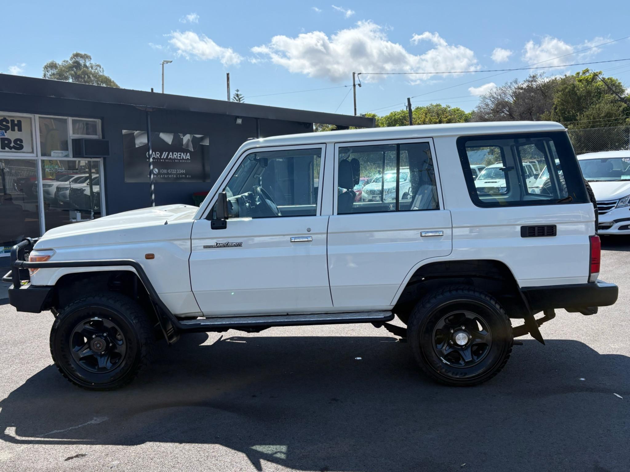 TOYOTA LANDCRUISER 70 SERIES