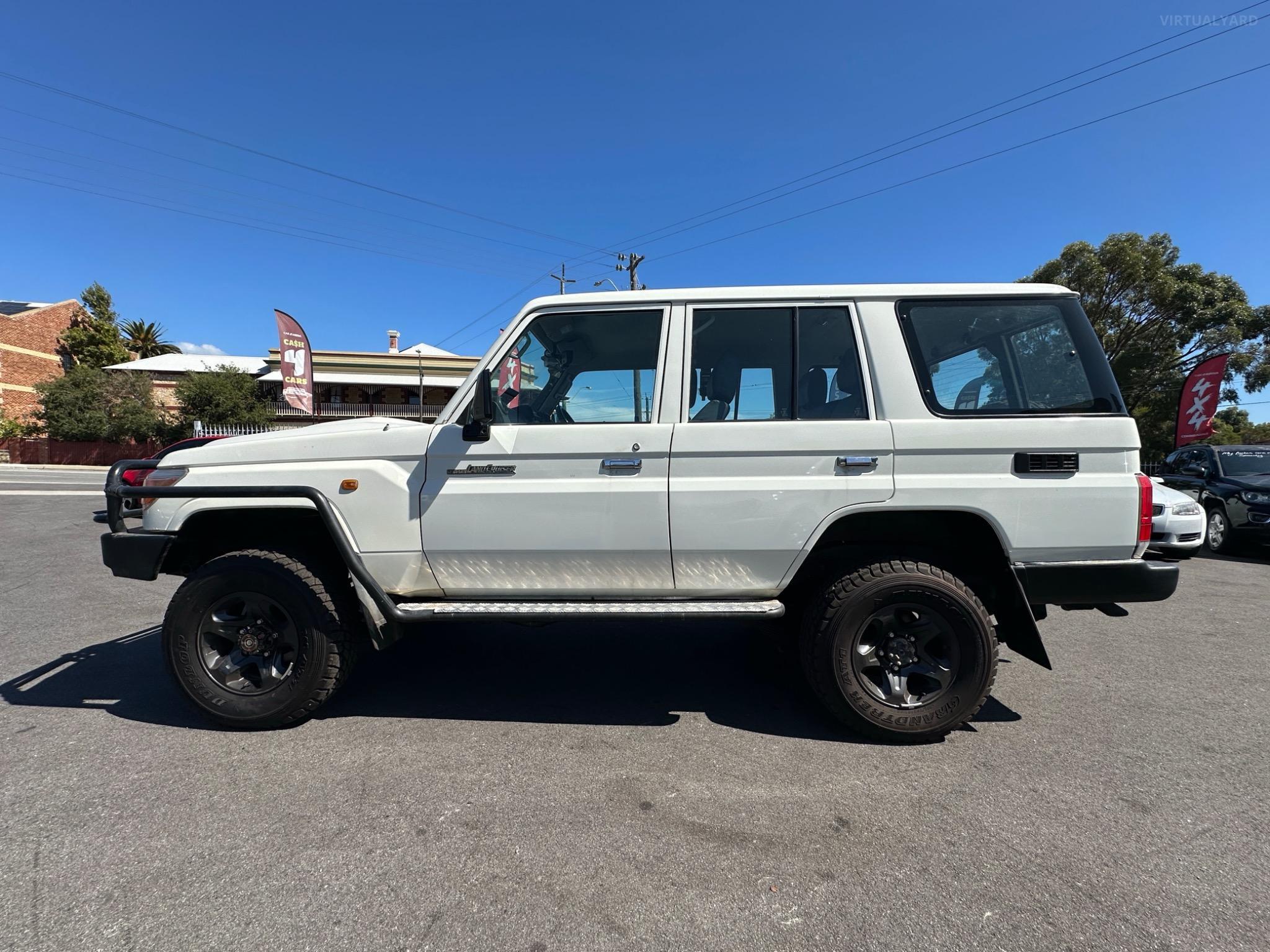 TOYOTA LANDCRUISER 70 SERIES