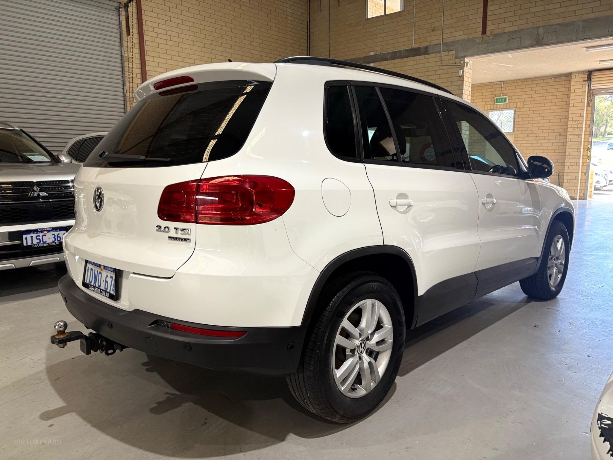 VOLKSWAGEN TIGUAN