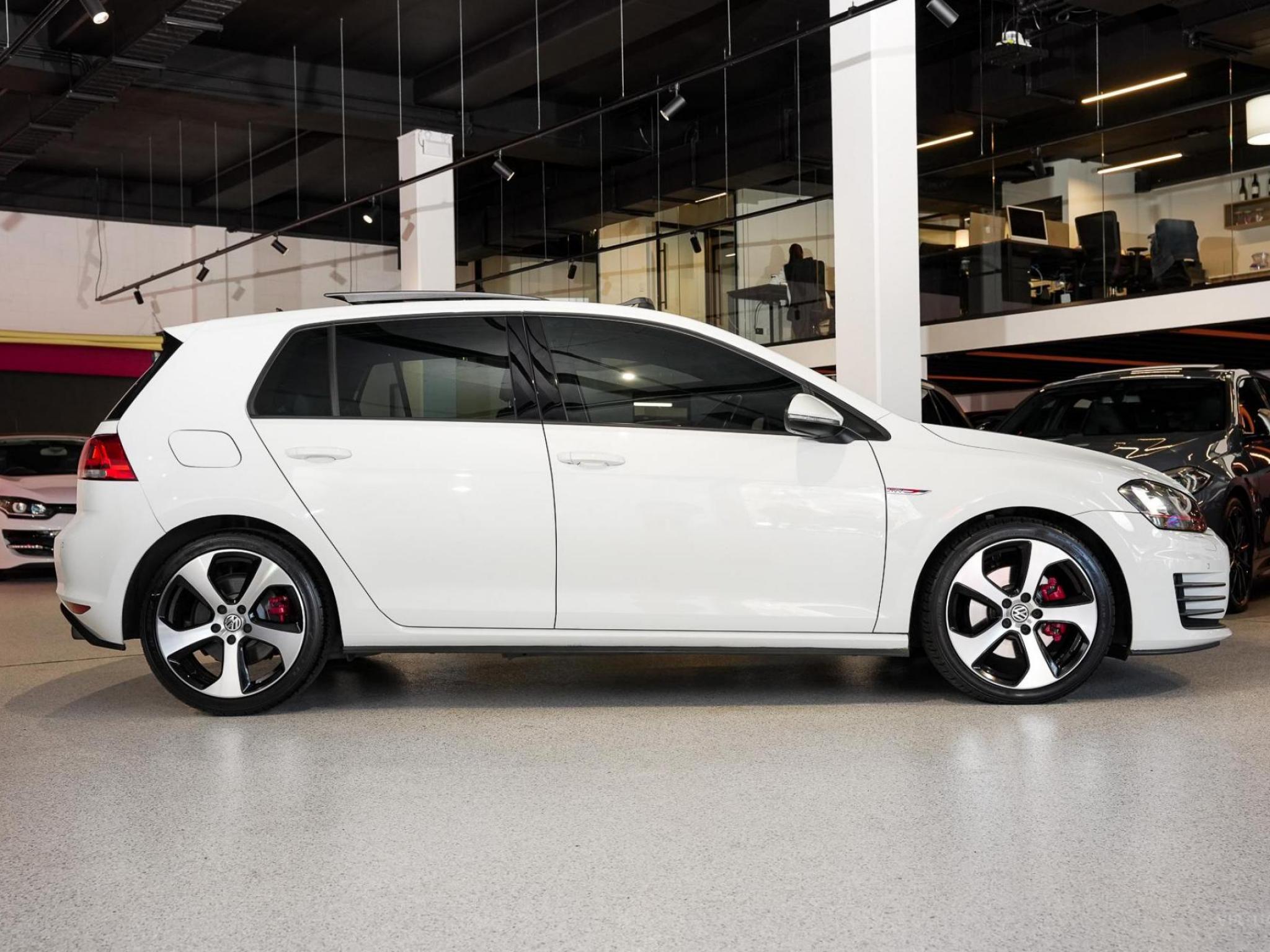 VOLKSWAGEN GOLF