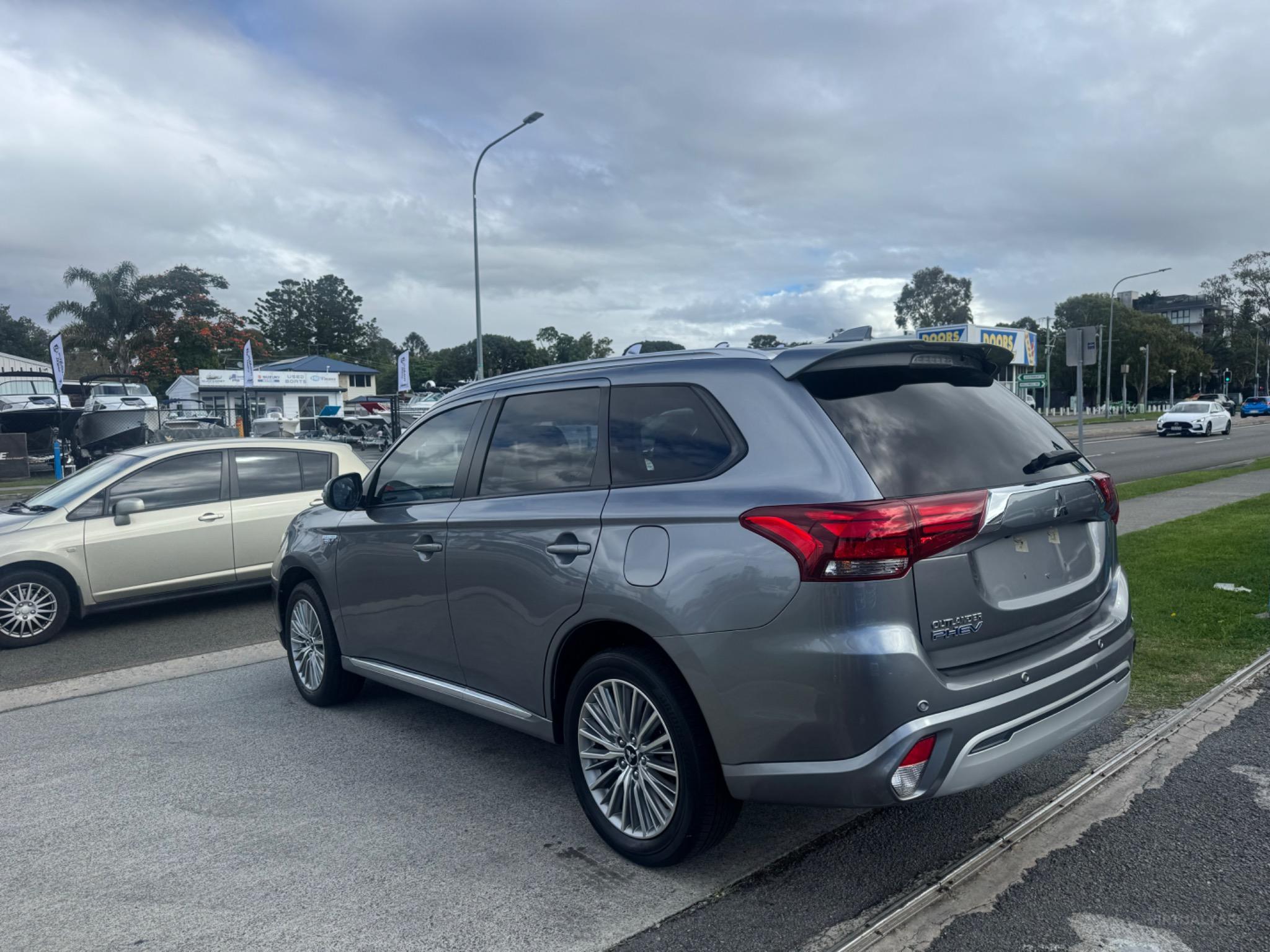 MITSUBISHI OUTLANDER