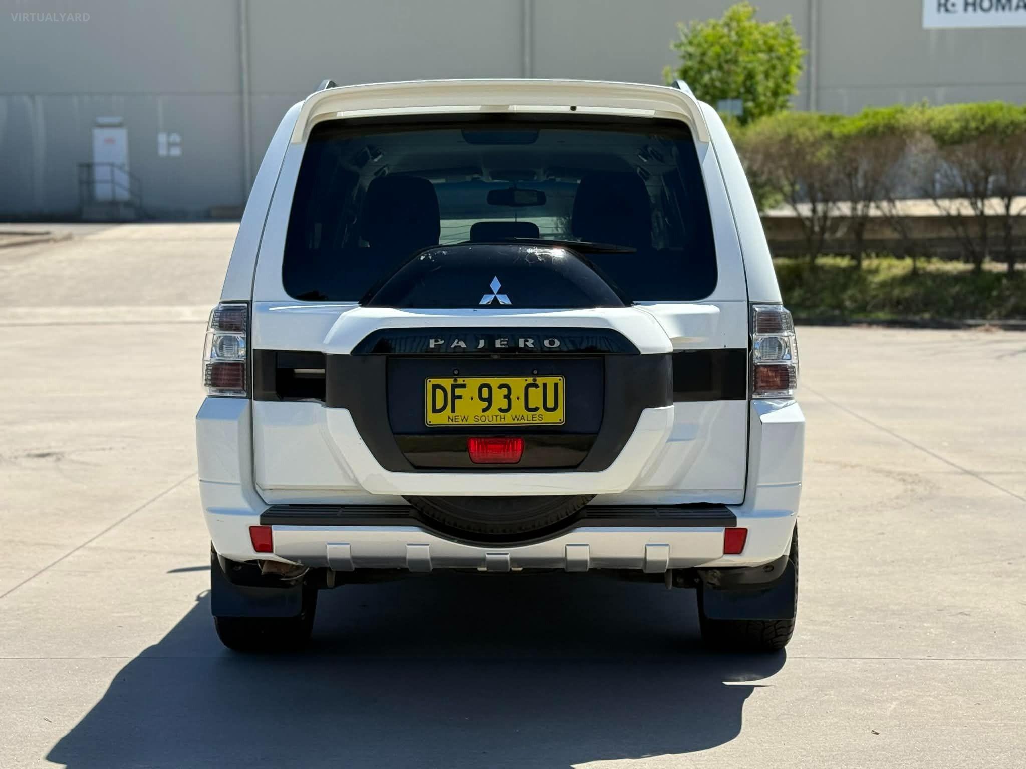 MITSUBISHI PAJERO