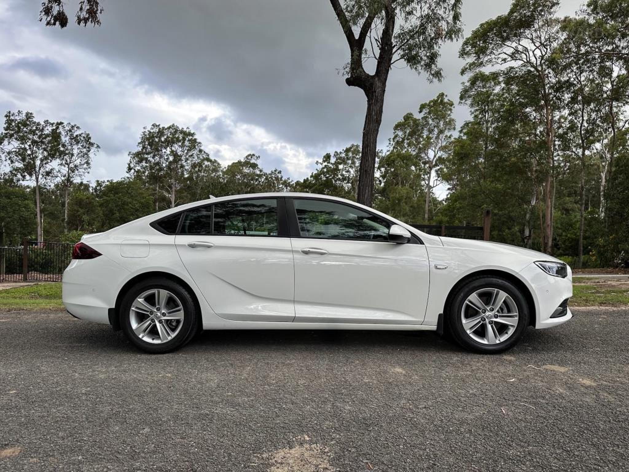 HOLDEN COMMODORE