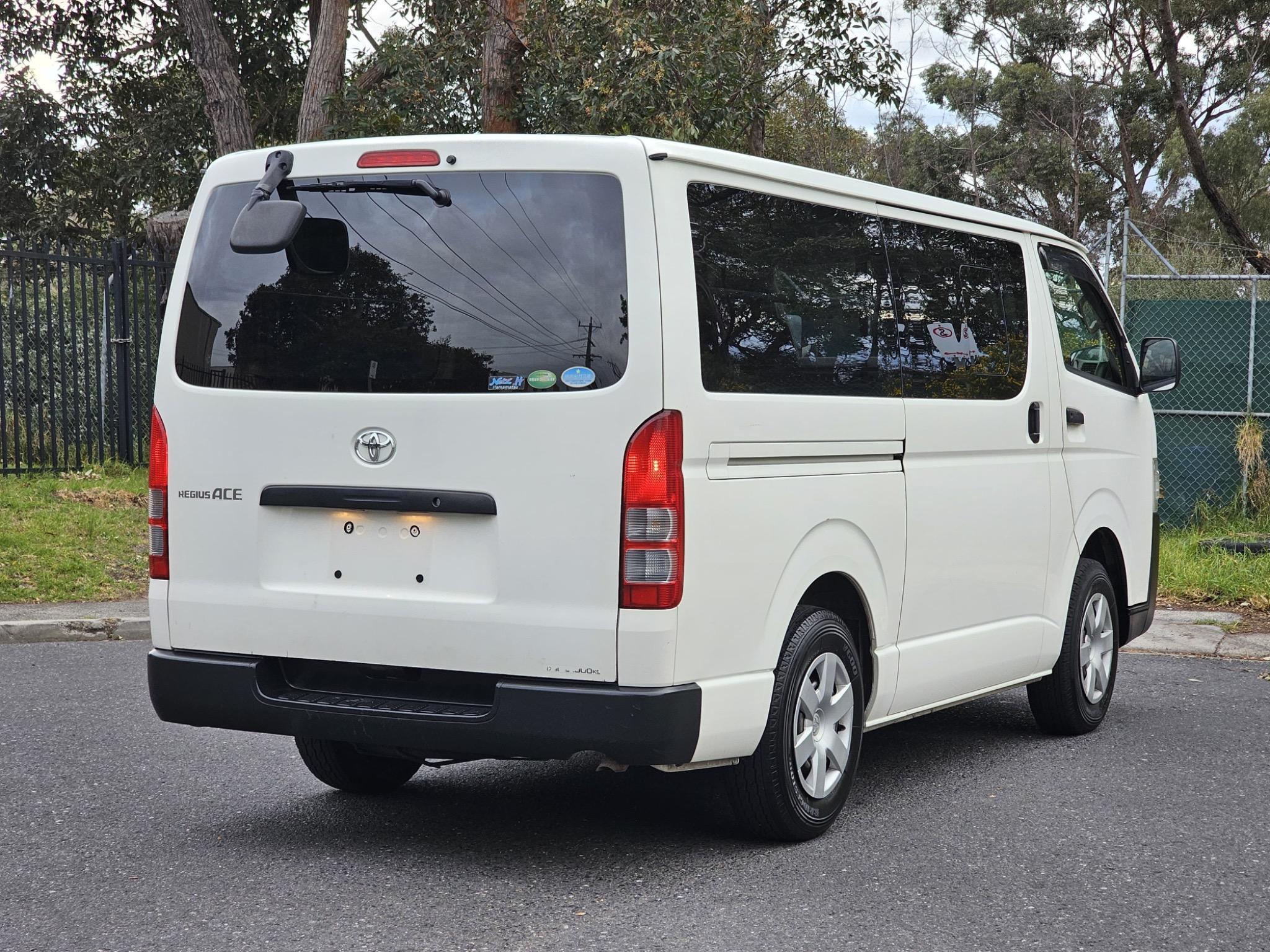 TOYOTA HIACE 4WD