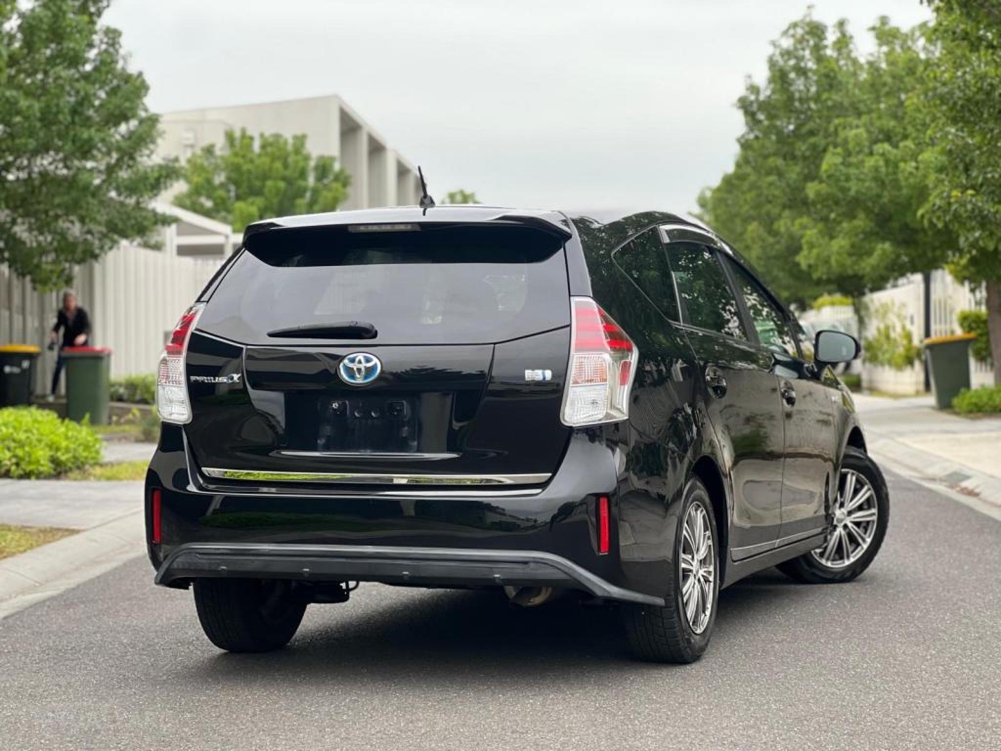 TOYOTA PRIUS ALPHA HYBRID