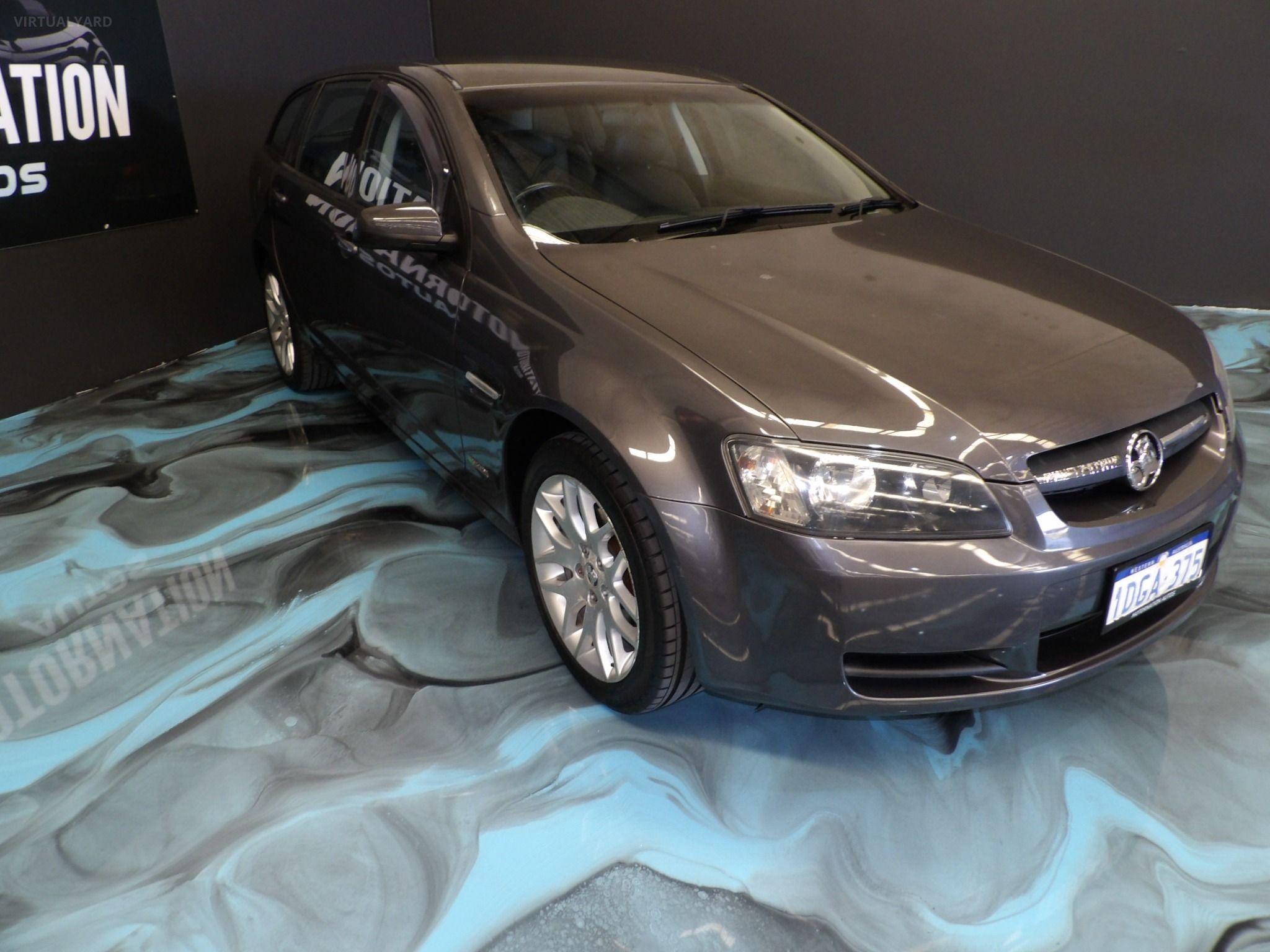 HOLDEN COMMODORE