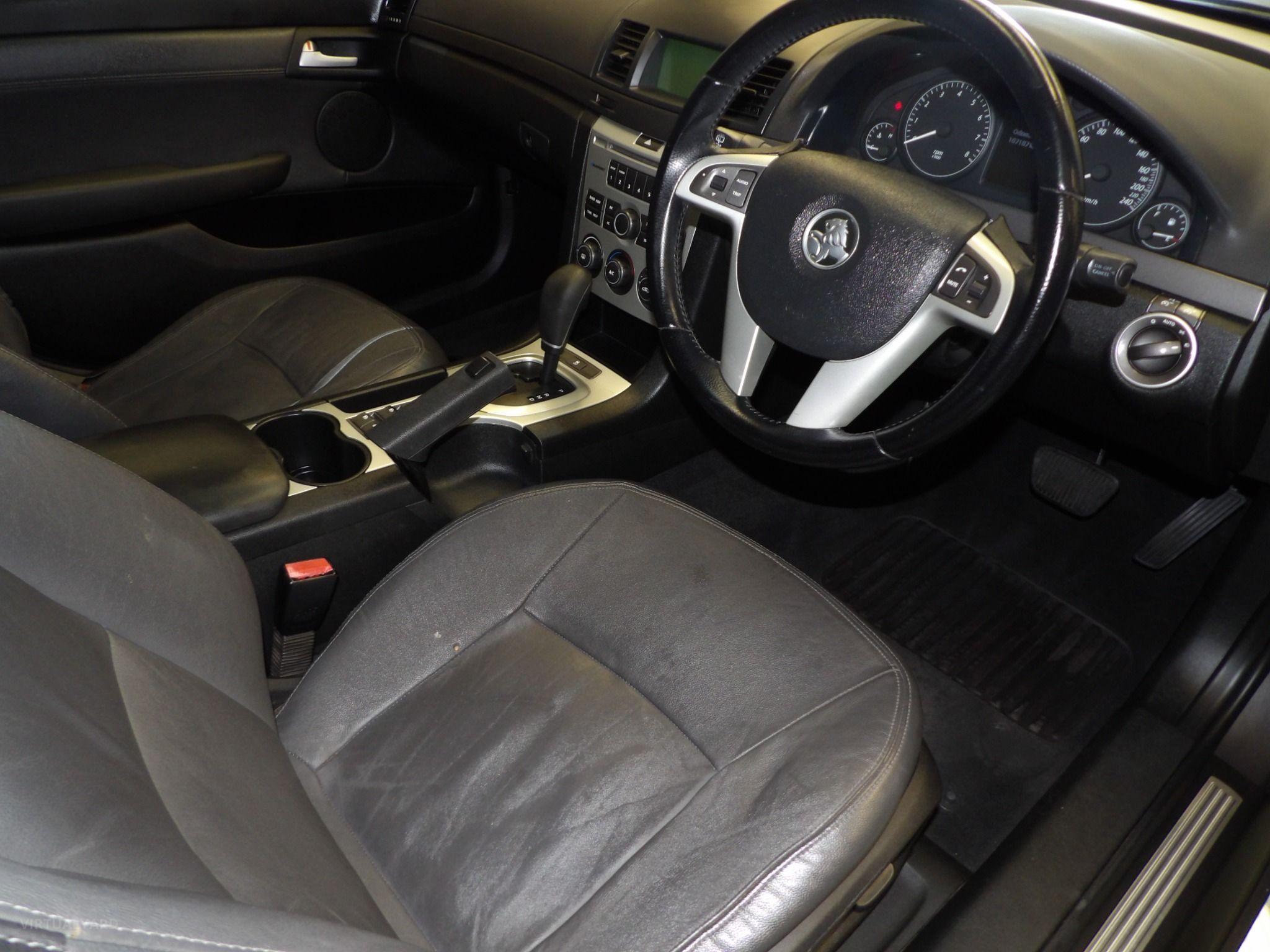HOLDEN COMMODORE