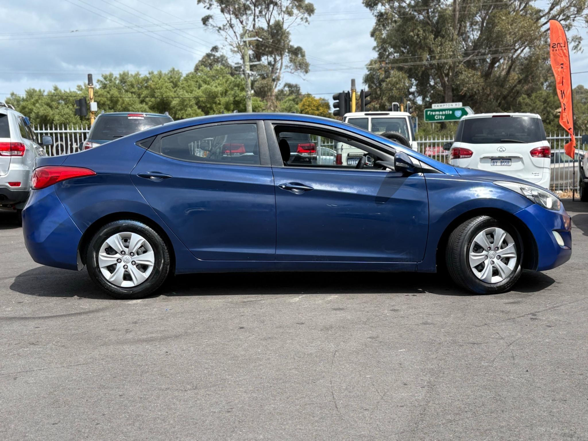 HYUNDAI ELANTRA