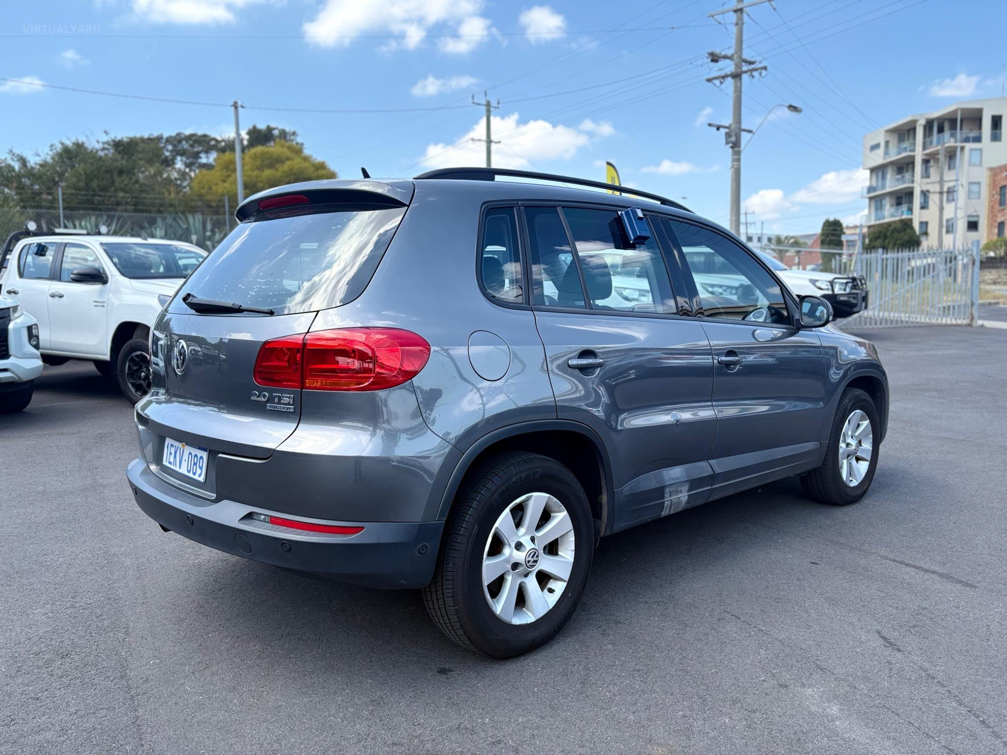 VOLKSWAGEN TIGUAN