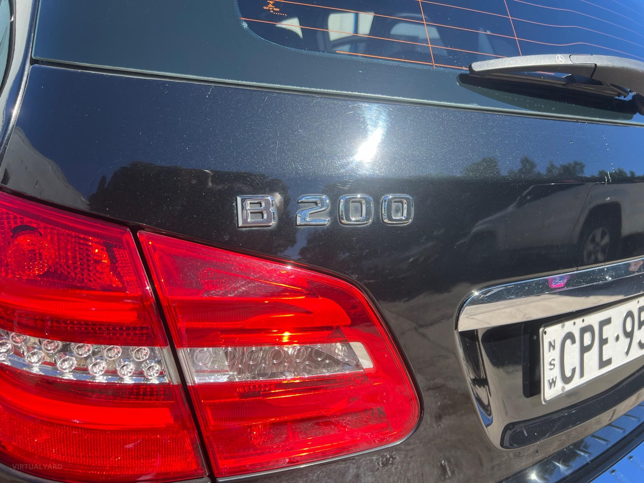MERCEDES-BENZ B200