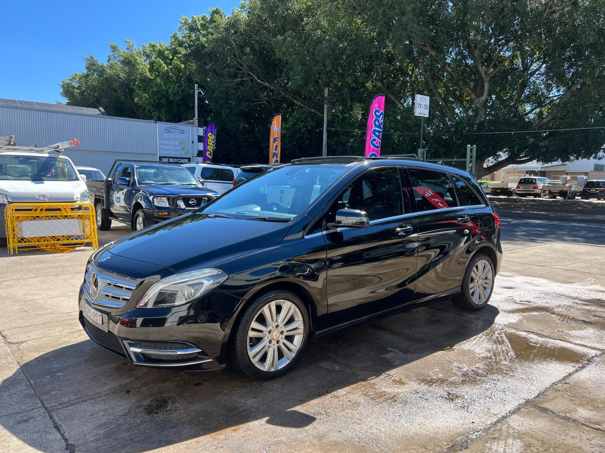 MERCEDES-BENZ B200