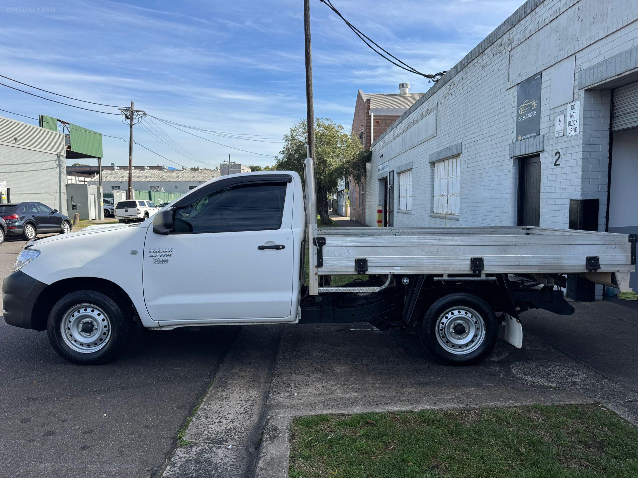 TOYOTA HILUX