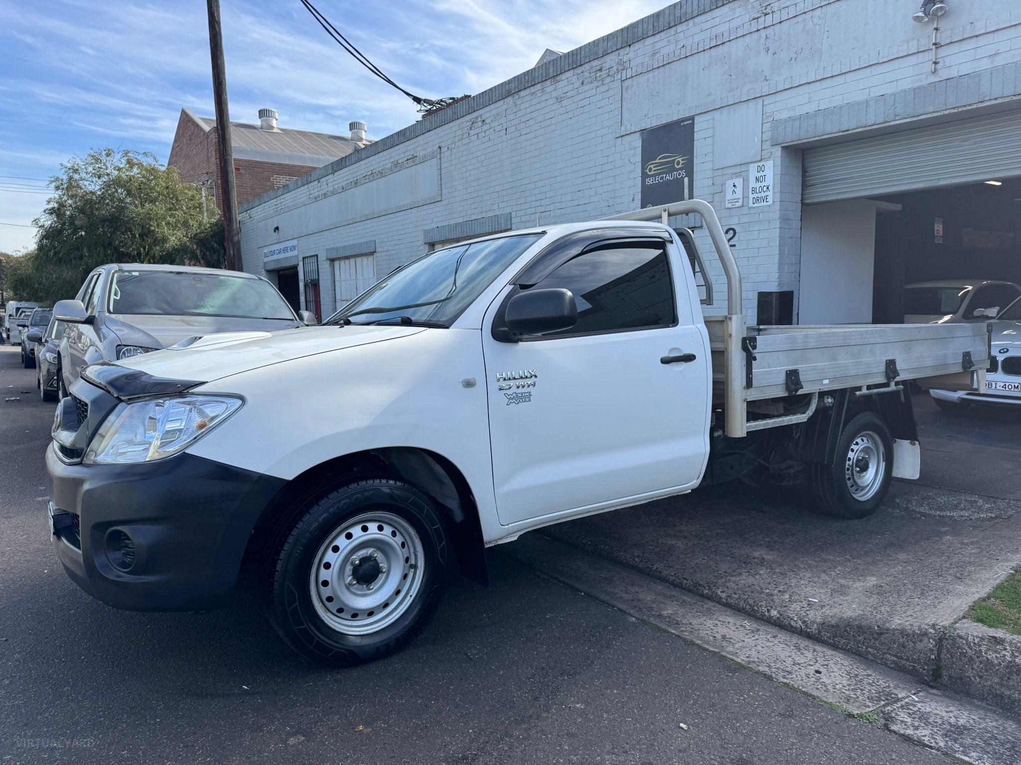 TOYOTA HILUX