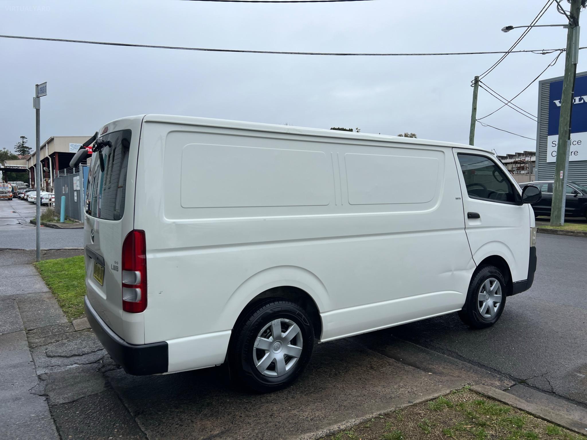 TOYOTA HIACE