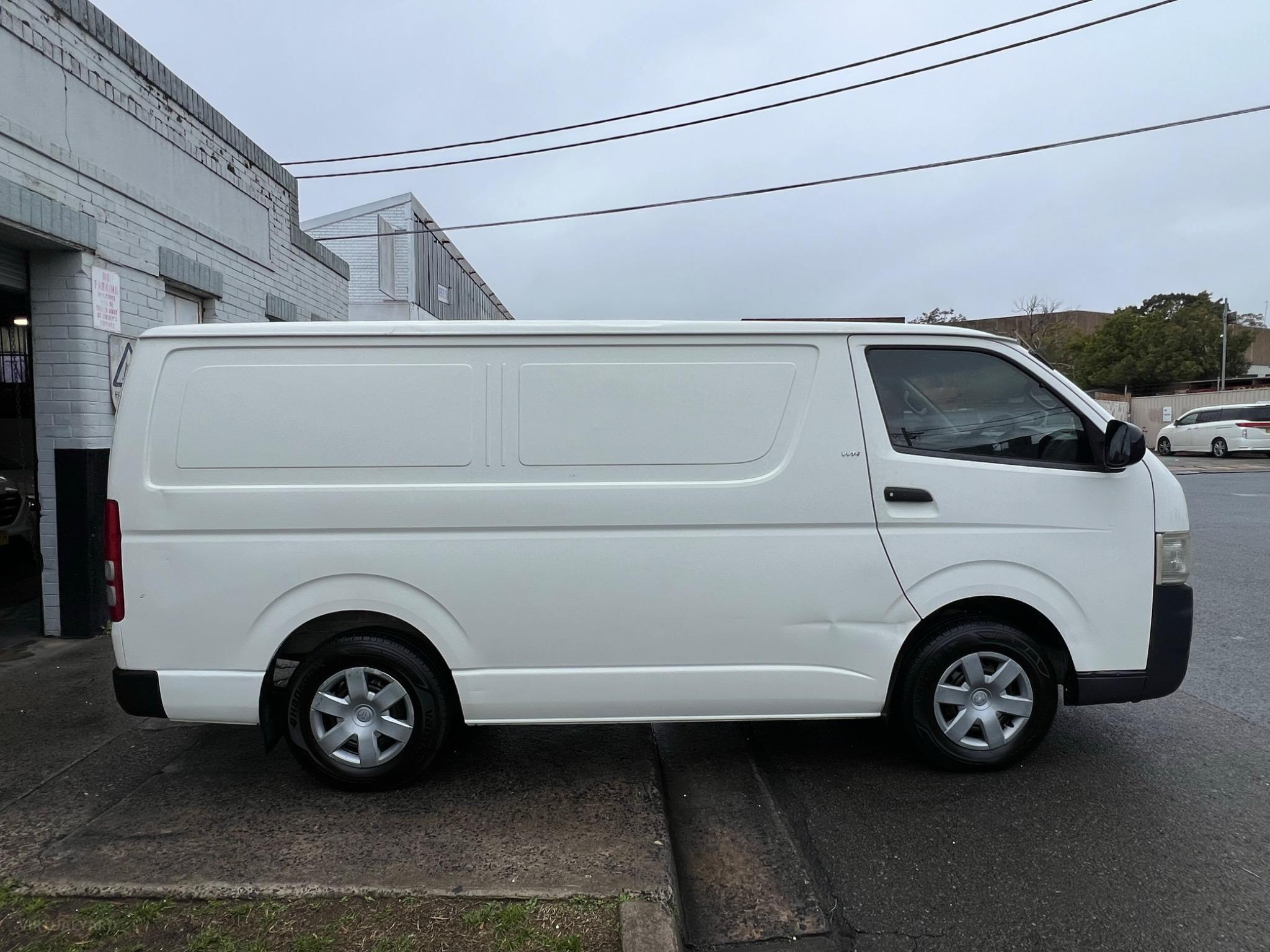 TOYOTA HIACE
