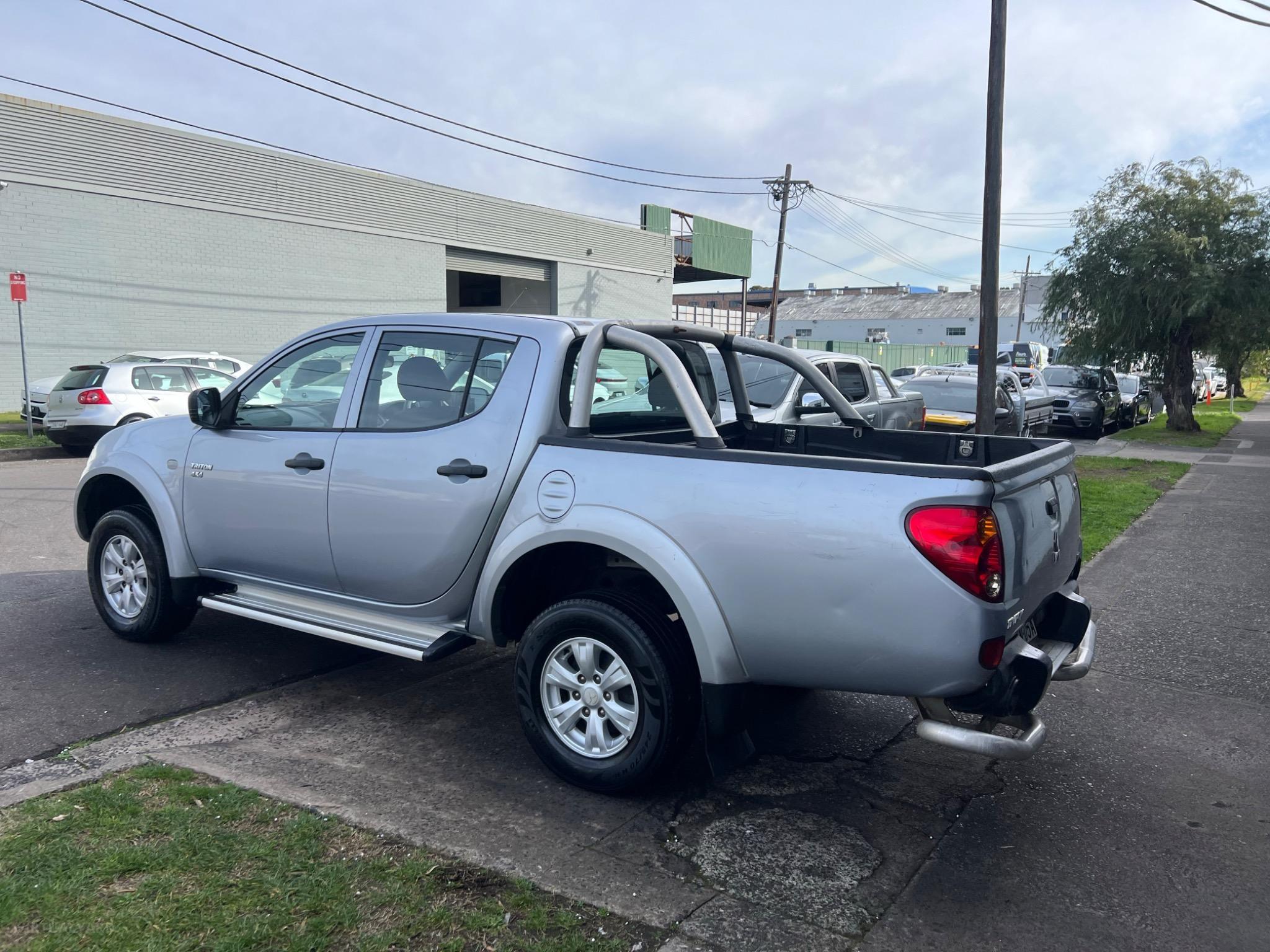 MITSUBISHI TRITON