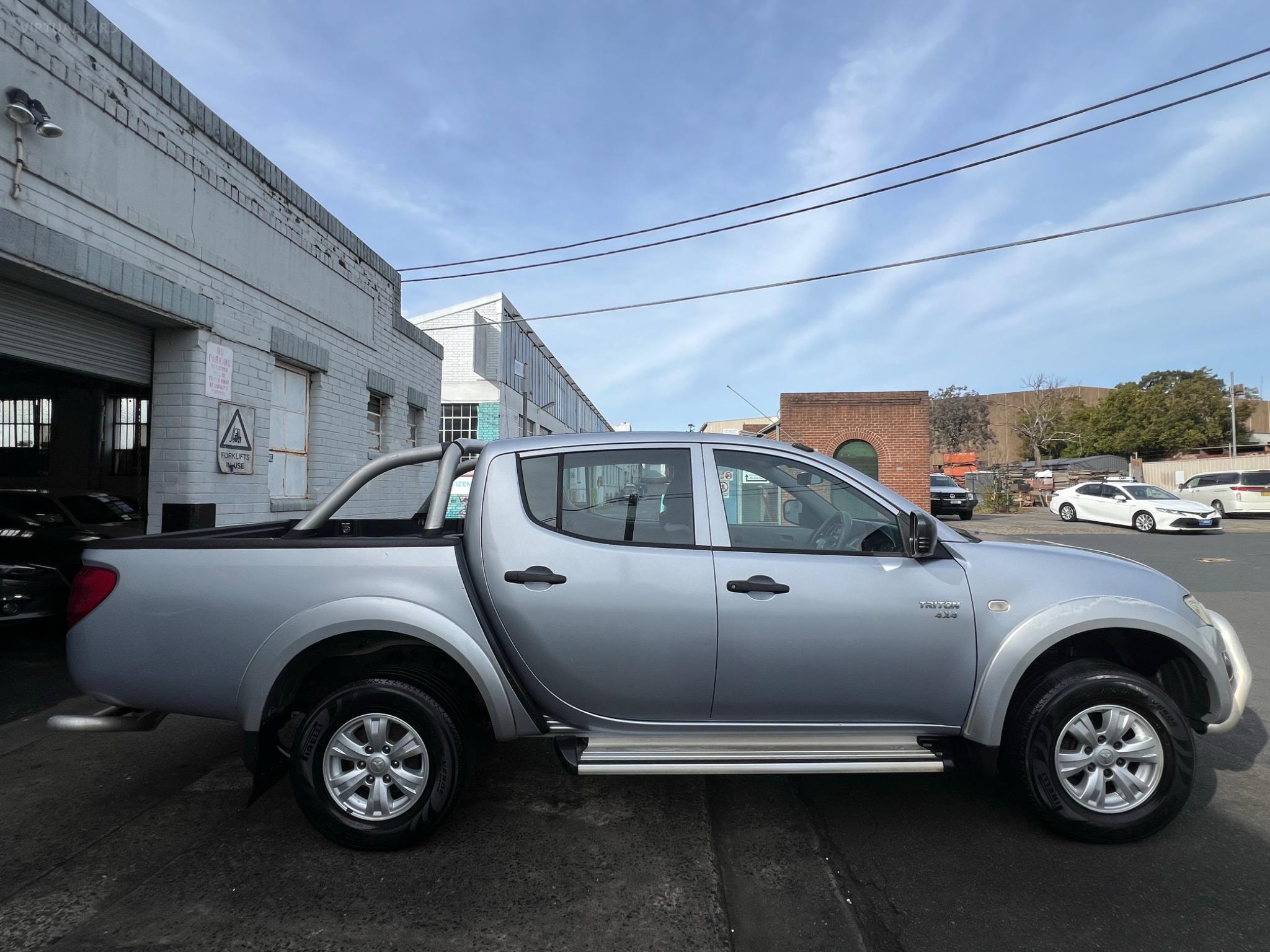 MITSUBISHI TRITON