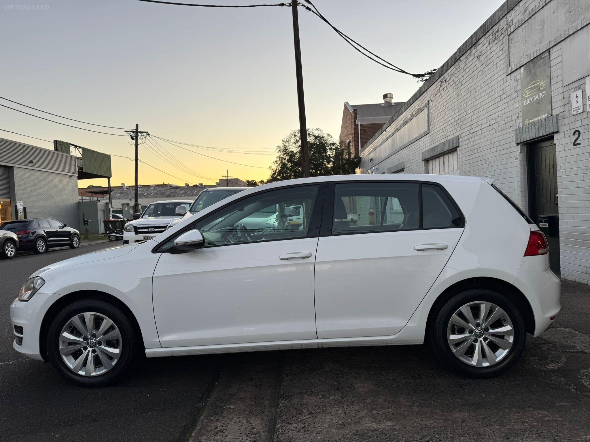 VOLKSWAGEN GOLF