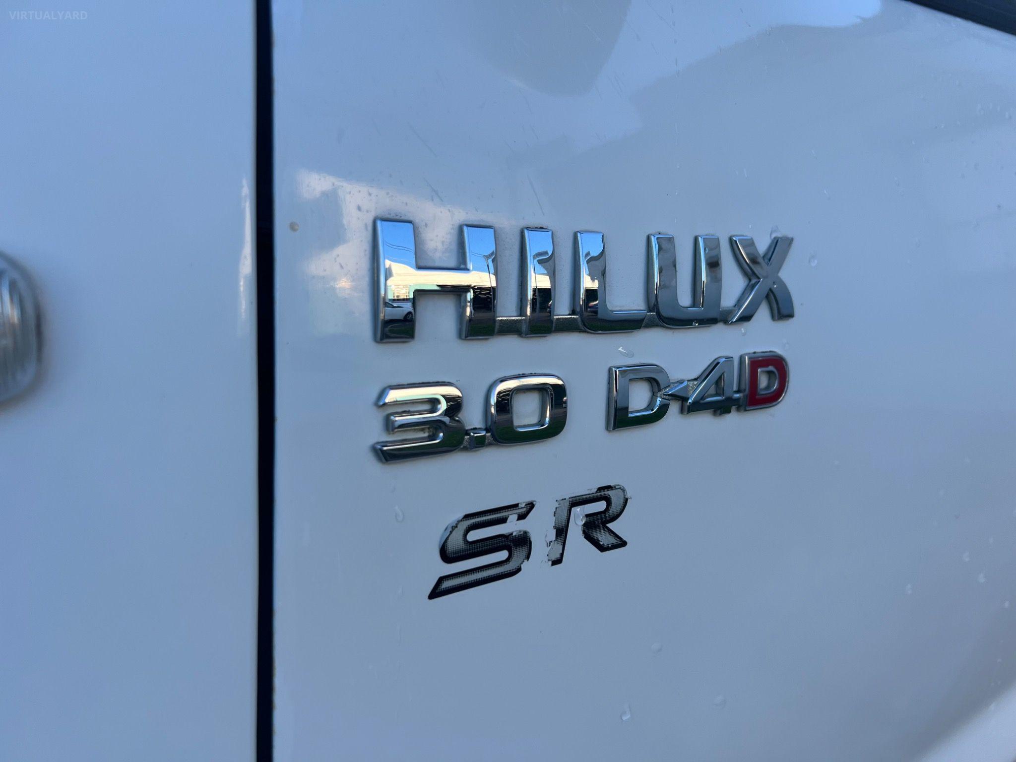 TOYOTA HILUX