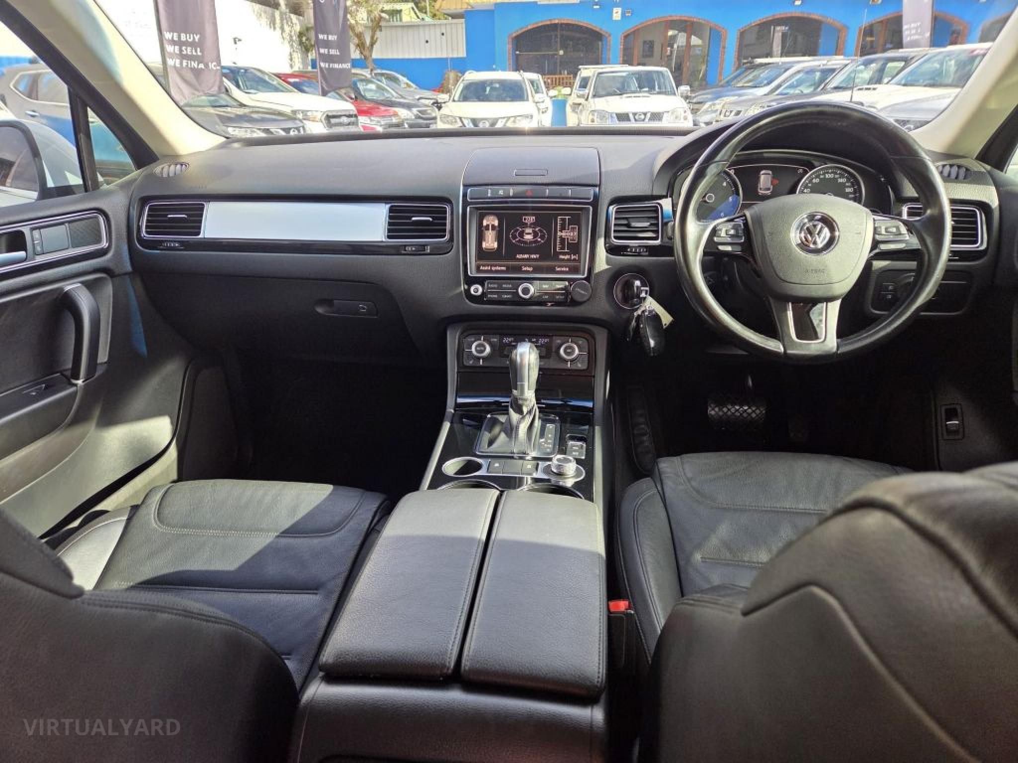 VOLKSWAGEN TOUAREG