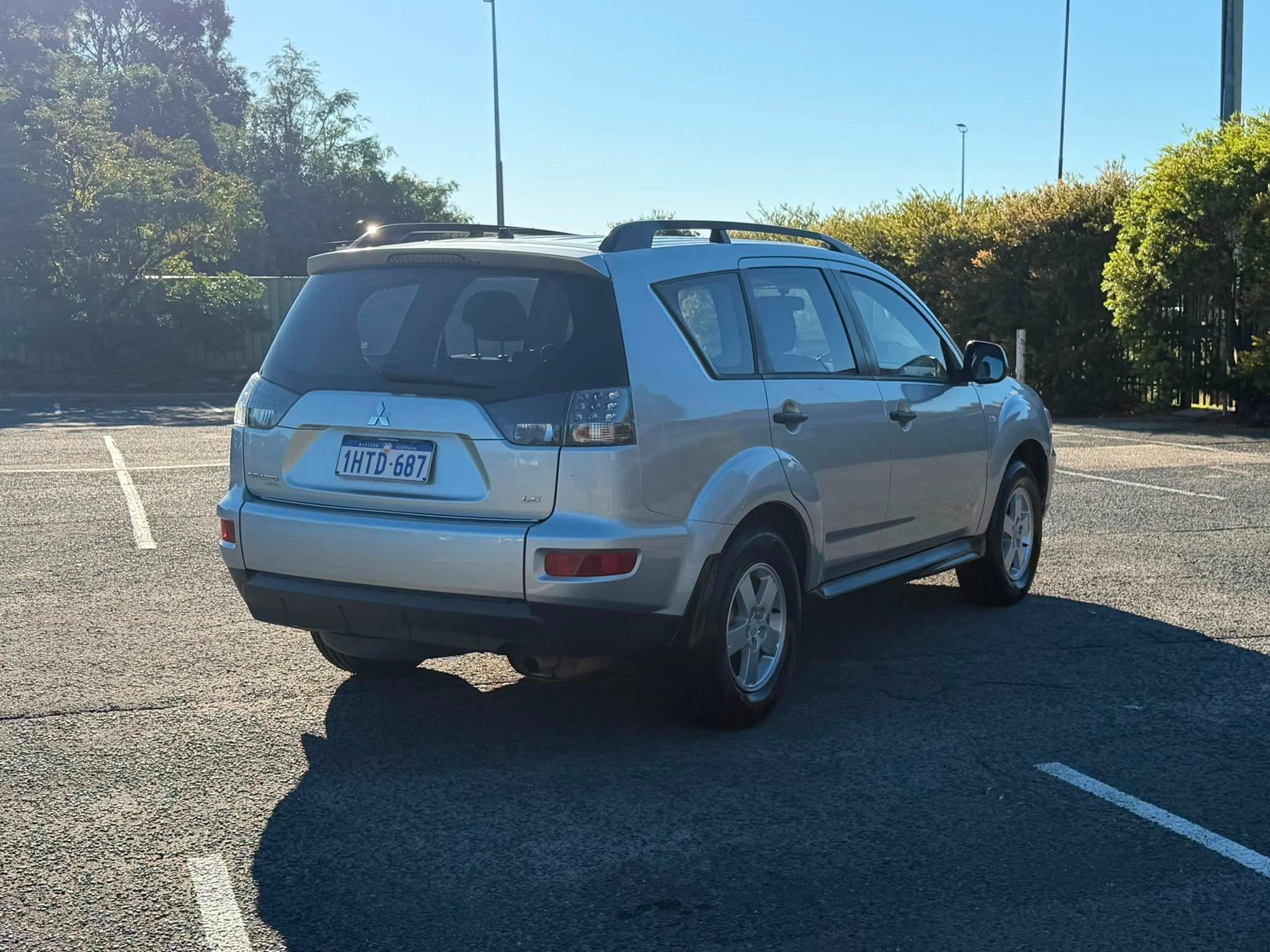 MITSUBISHI OUTLANDER