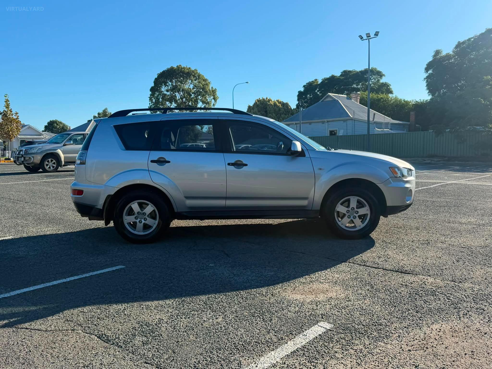 MITSUBISHI OUTLANDER