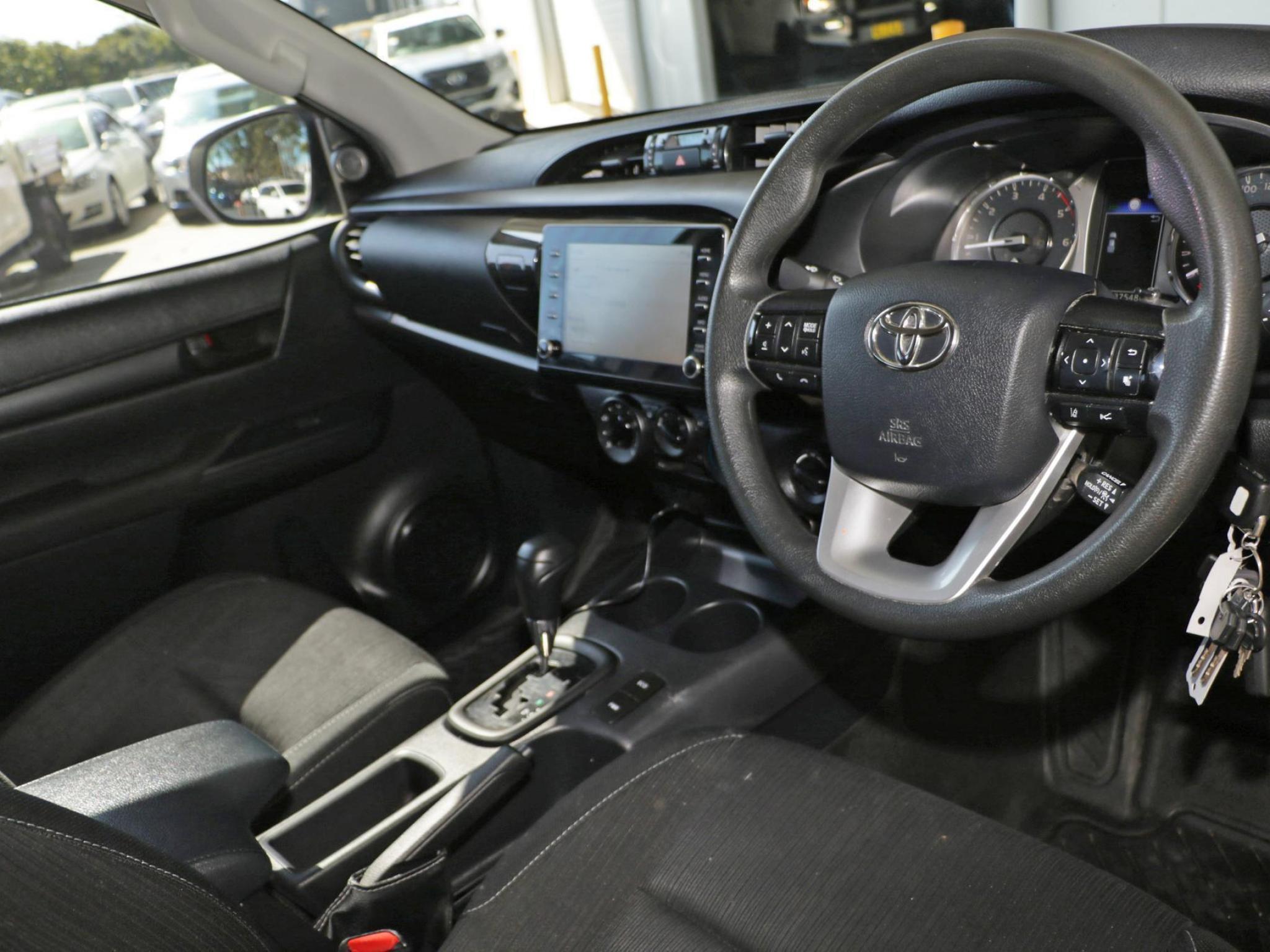 TOYOTA HILUX