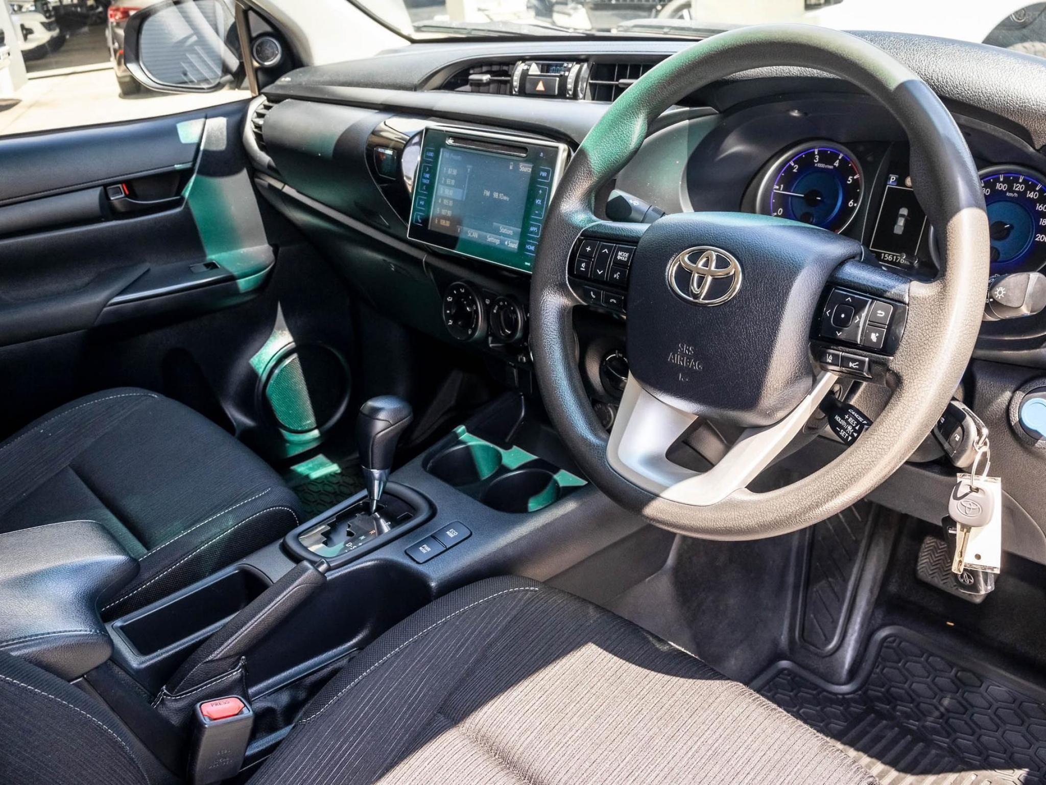 TOYOTA HILUX
