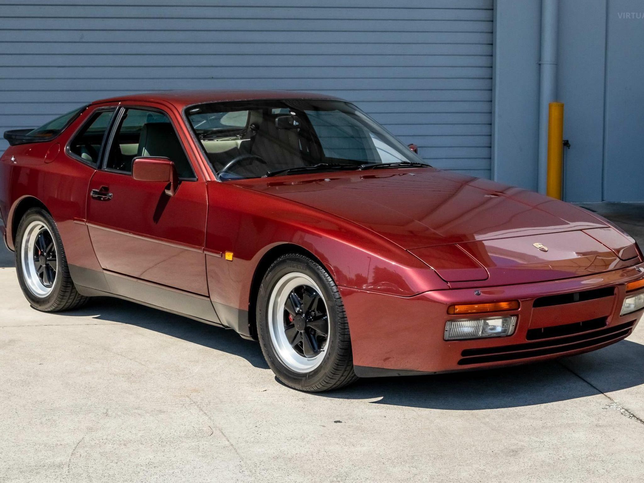 PORSCHE 944