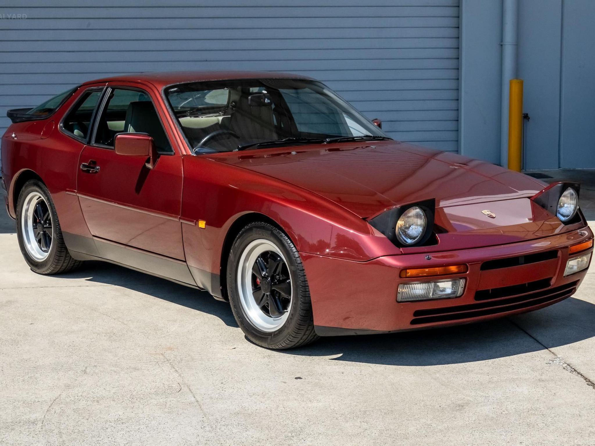 PORSCHE 944