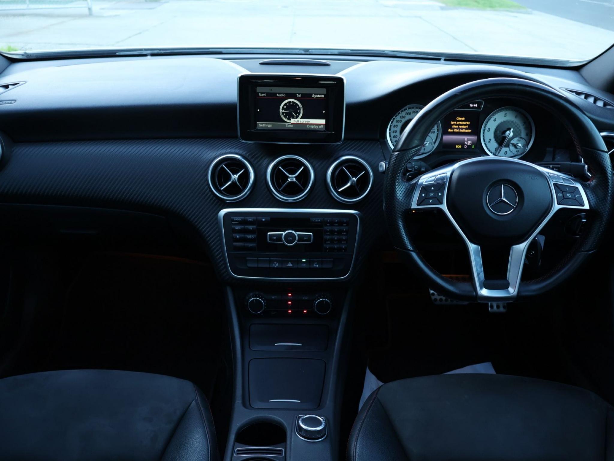 MERCEDES-BENZ A200