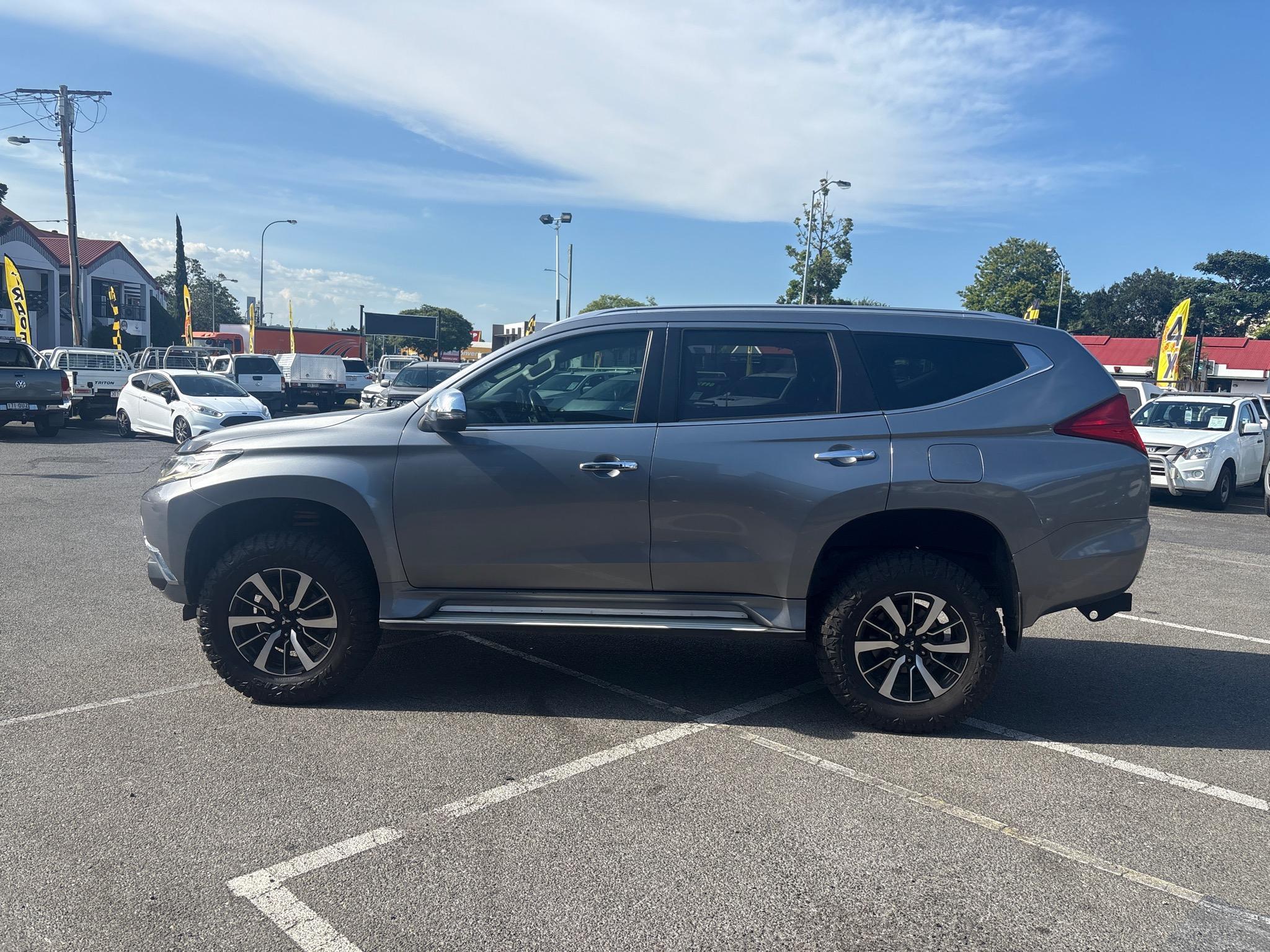 Mitsubishi Pajero Sports