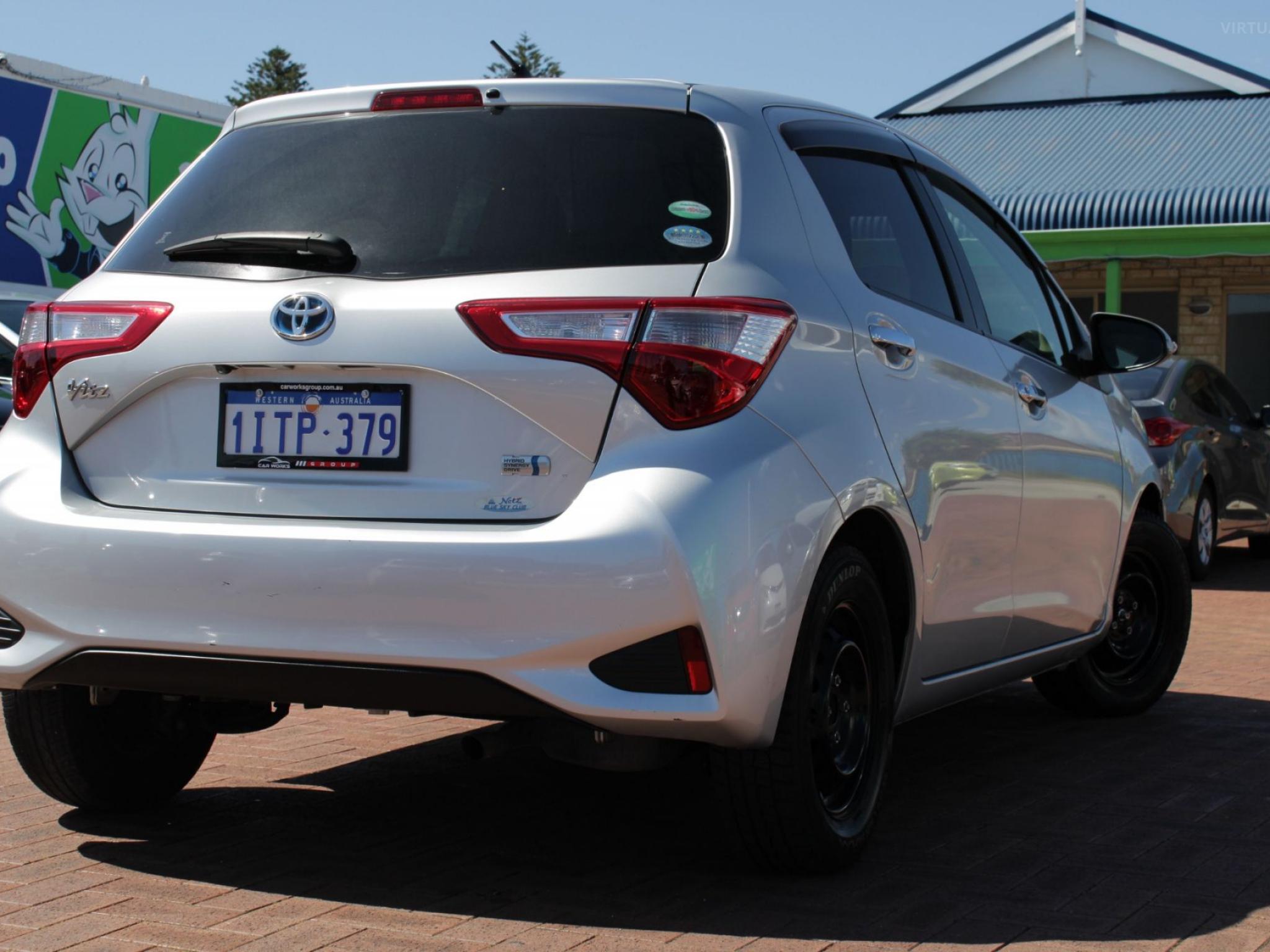 Toyota Vitz ( yaris ) hybrid
