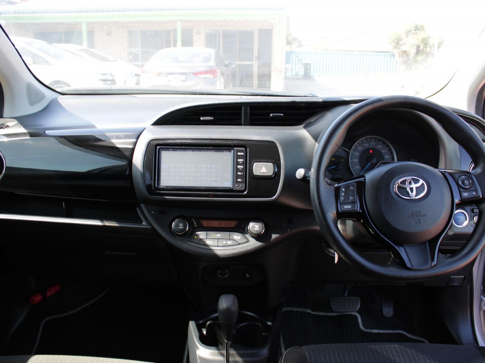 Toyota Vitz ( yaris ) hybrid