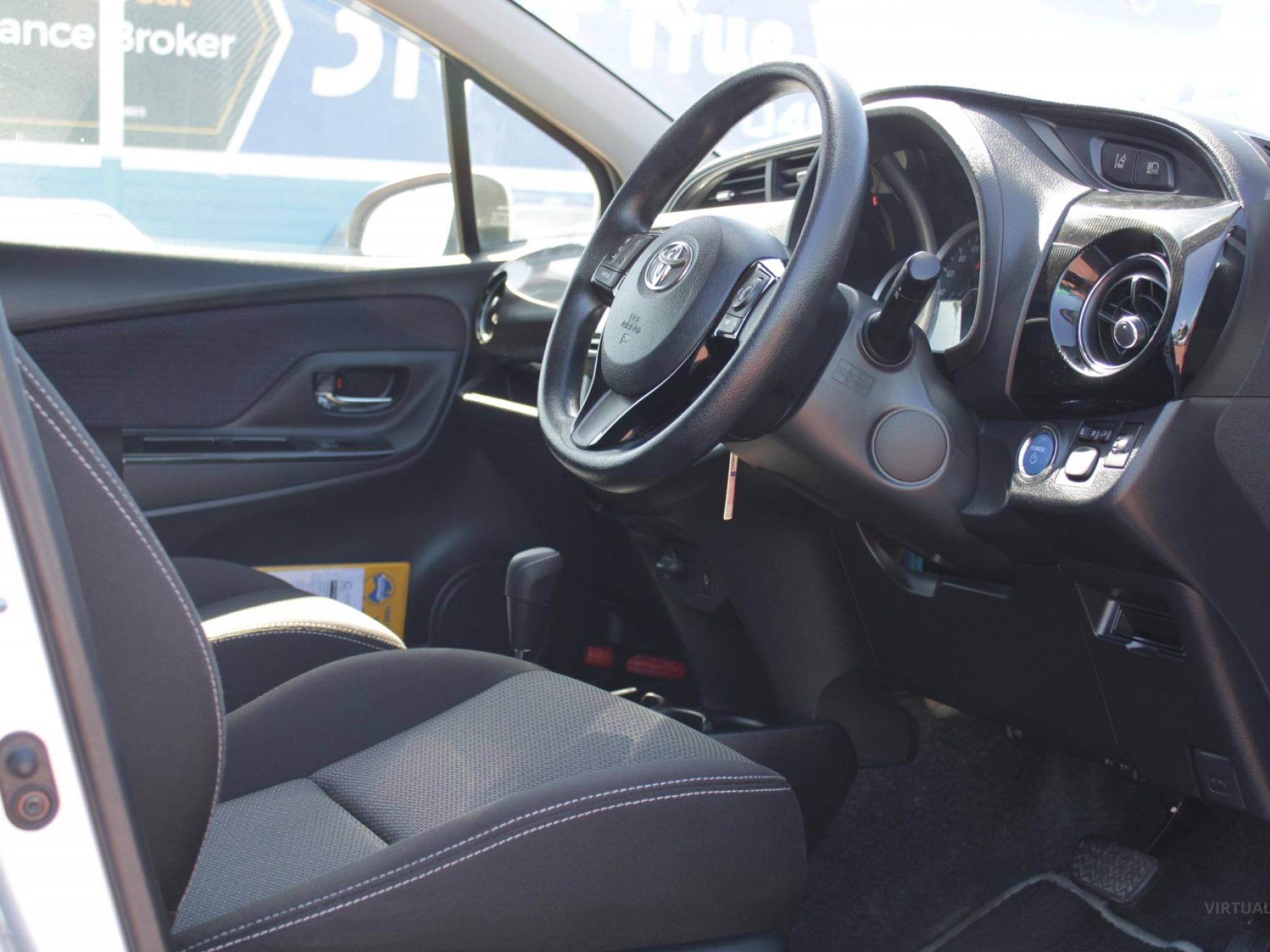 Toyota Vitz ( yaris ) hybrid