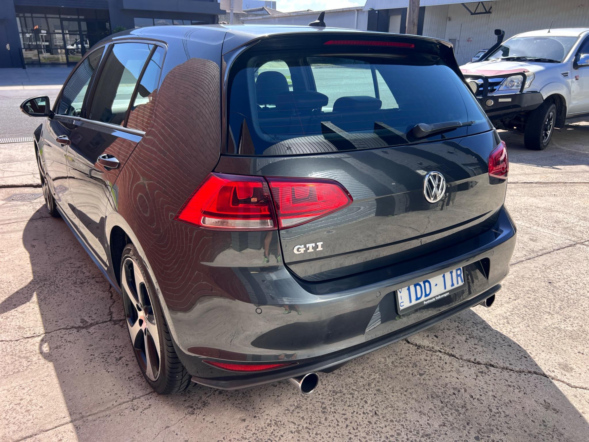 VOLKSWAGEN GOLF