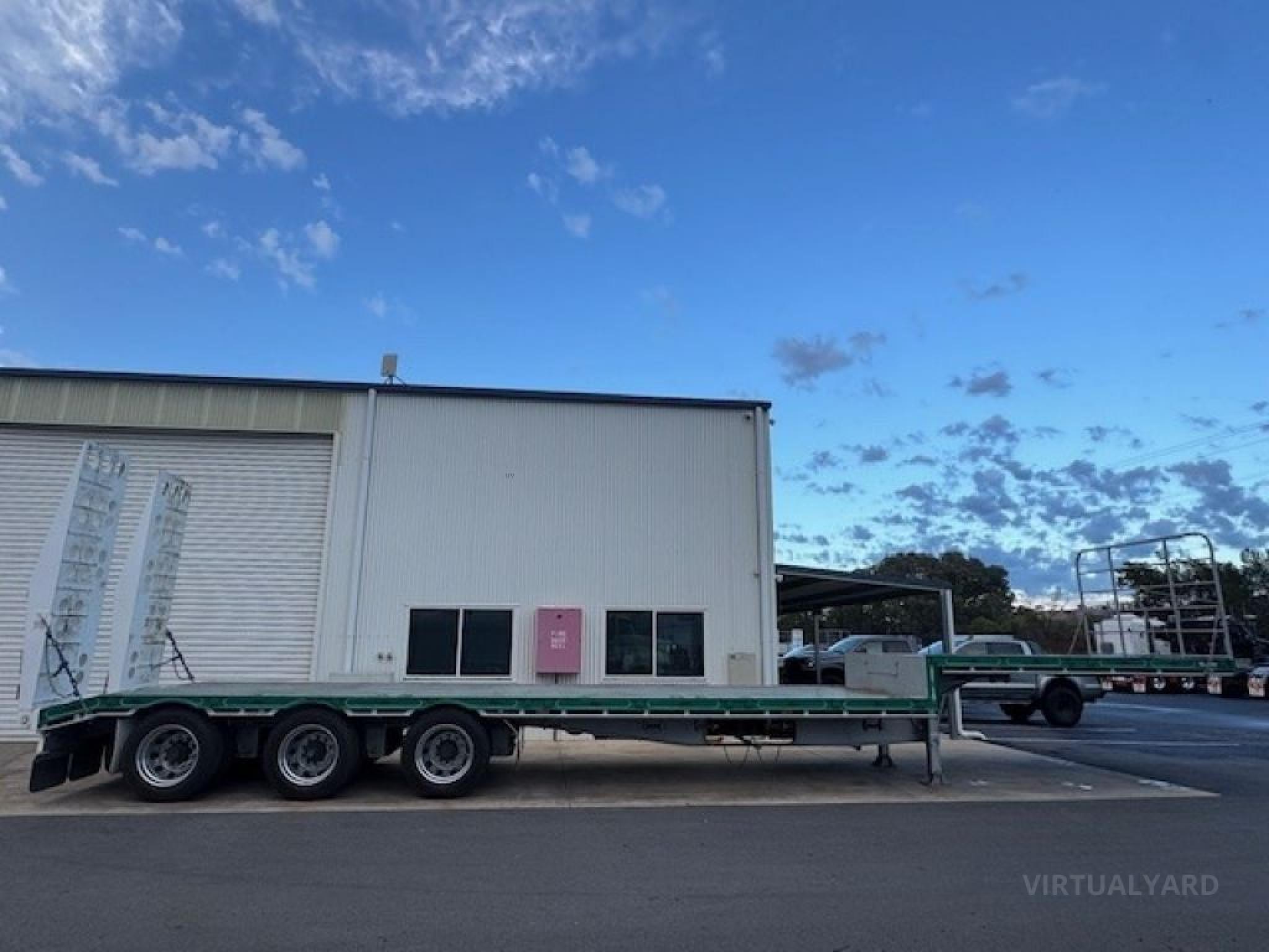 FREIGHTMASTER 44 DROP DECK WITH RAMPS