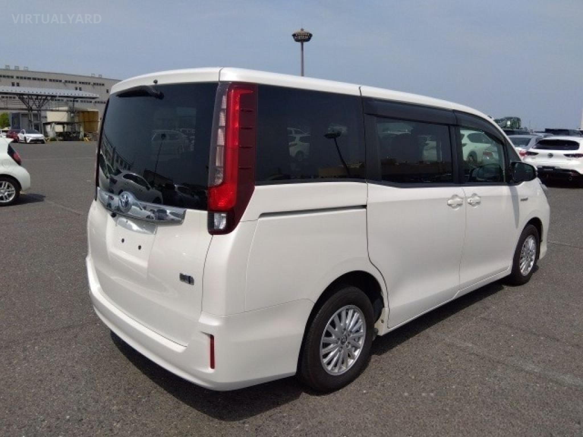 TOYOTA NOAH
