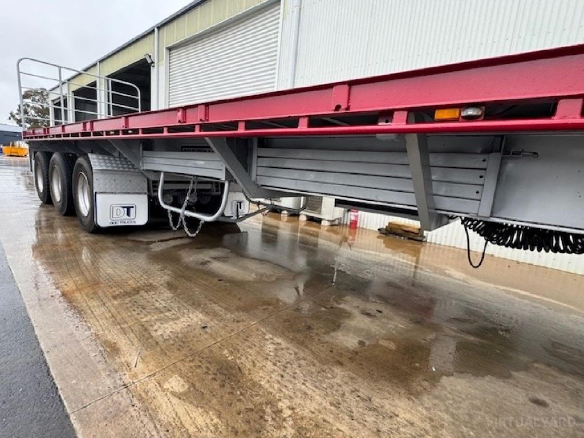 FREIGHTMASTER 45-71 TRI-AXLE FLAT TOP EXTENDABLE
