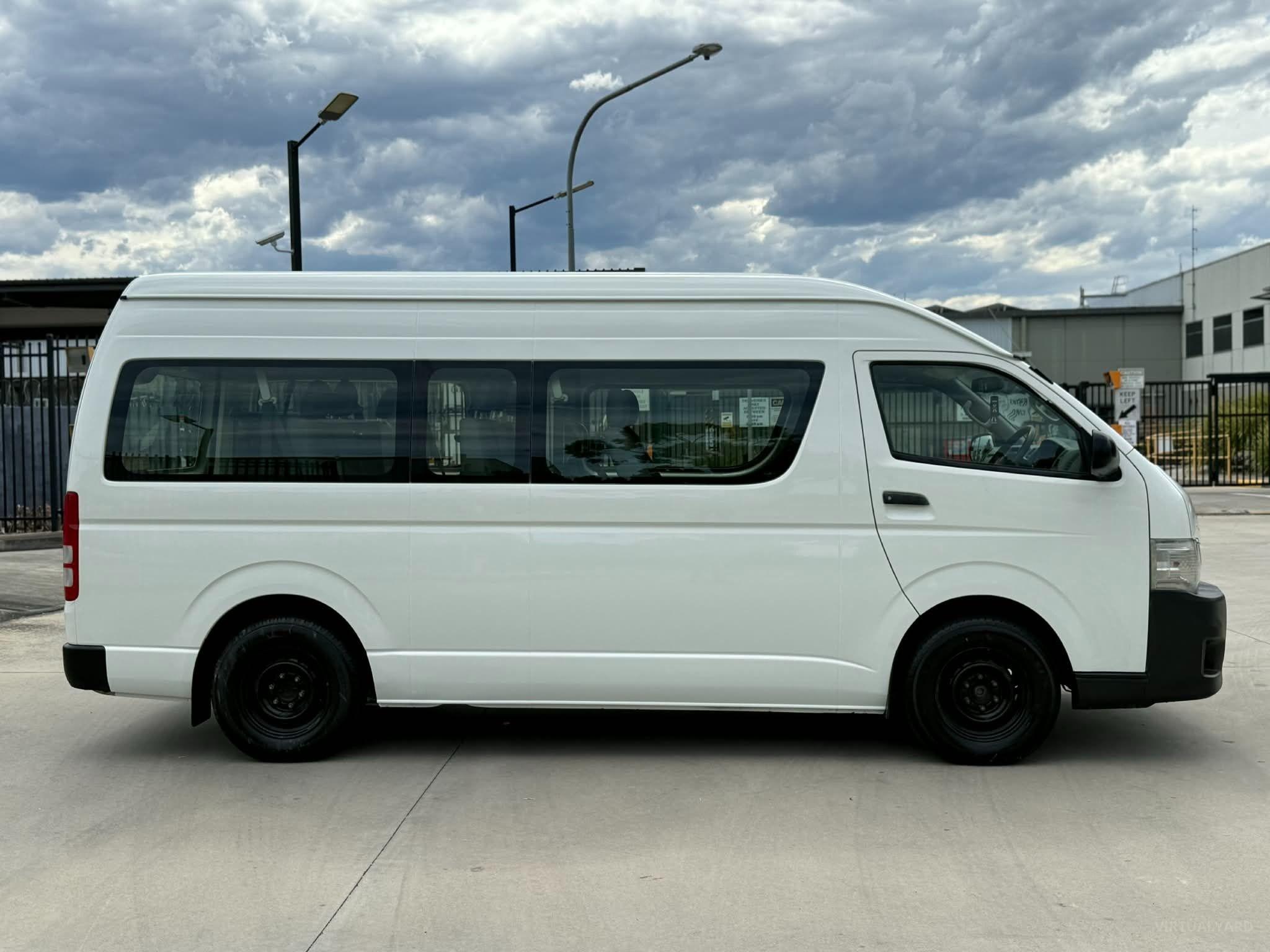 TOYOTA HIACE