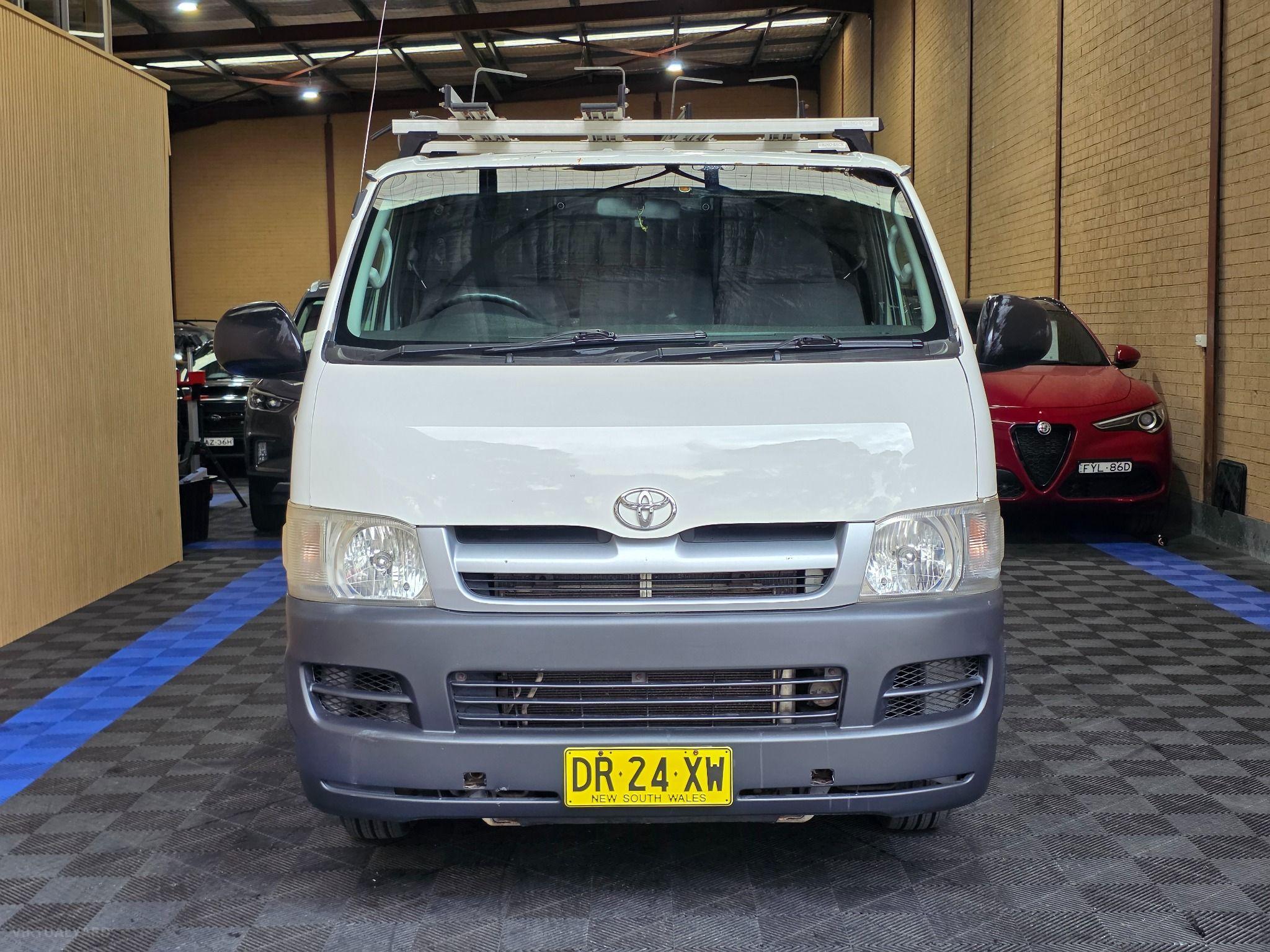 TOYOTA HIACE