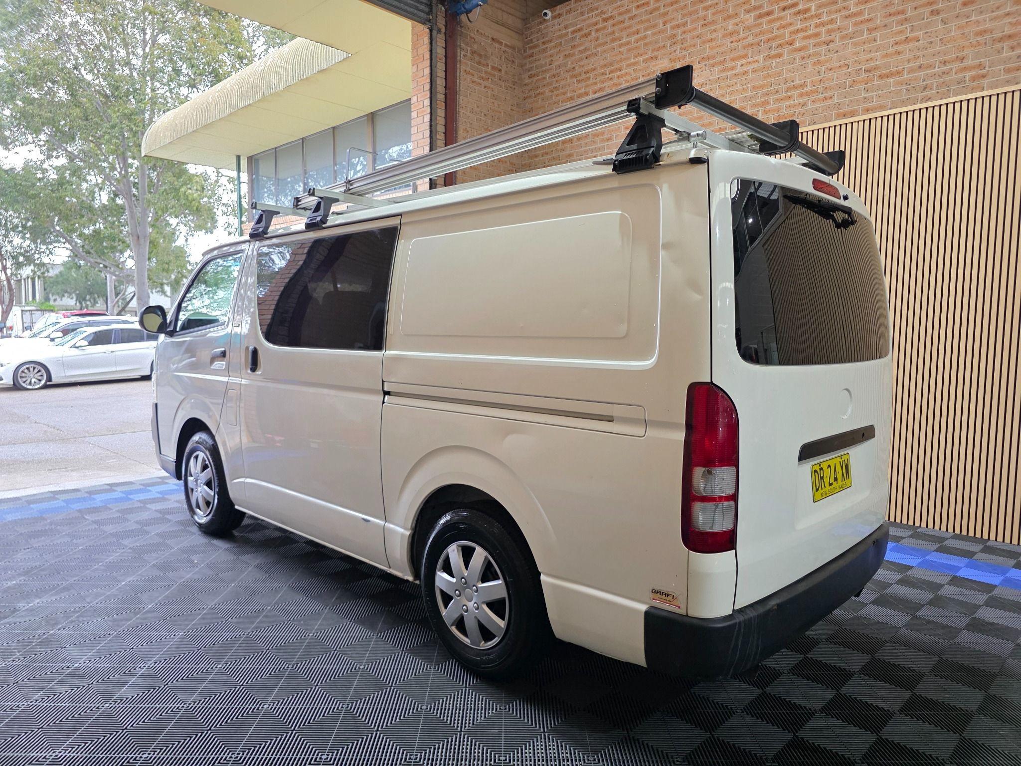 TOYOTA HIACE
